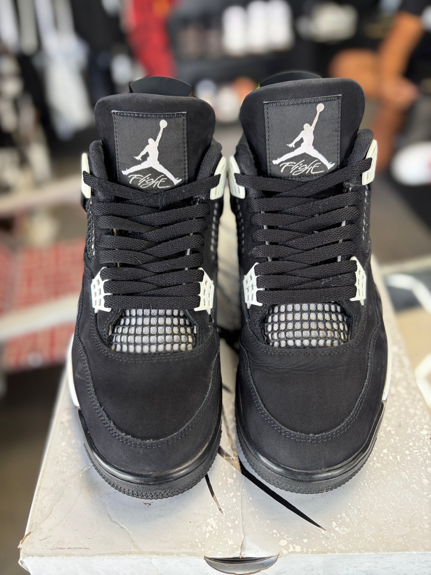 Jordan 4 “White Thunder” Size 9.5