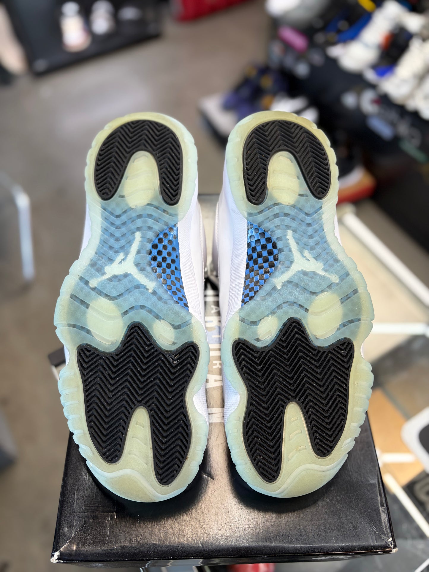 Jordan 11 Low “Legend Blue” Size 9.5