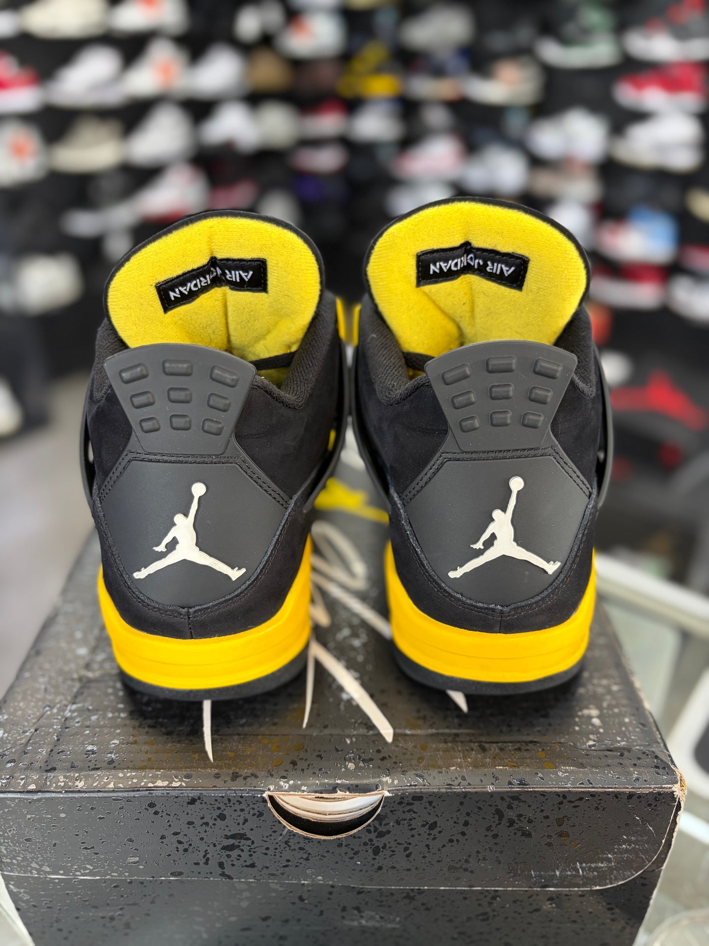 Jordan 4 “Thunder” Size 9.5