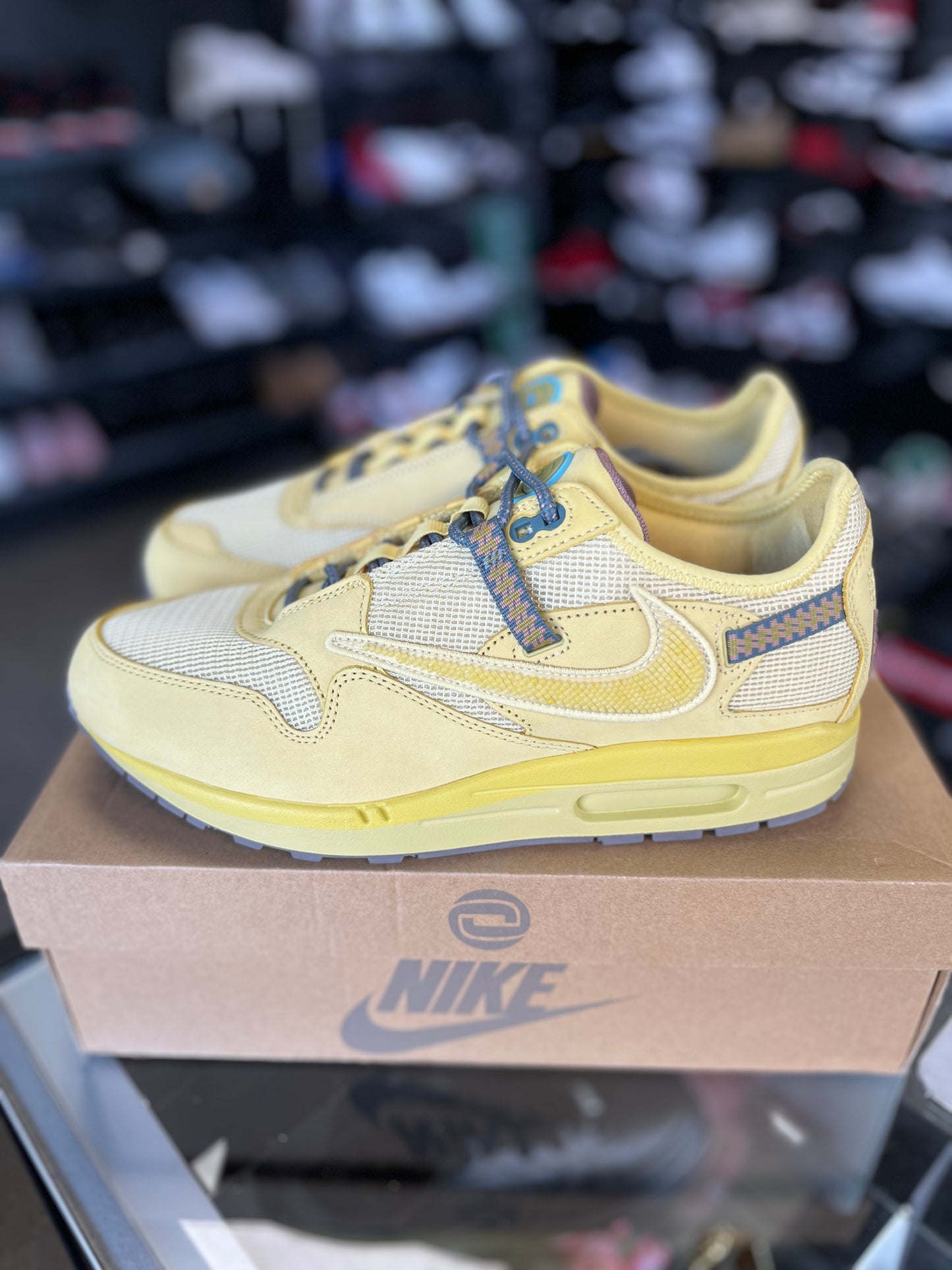 Air Max 1 x Travis Scott “Saturn Gold” Size 10.5