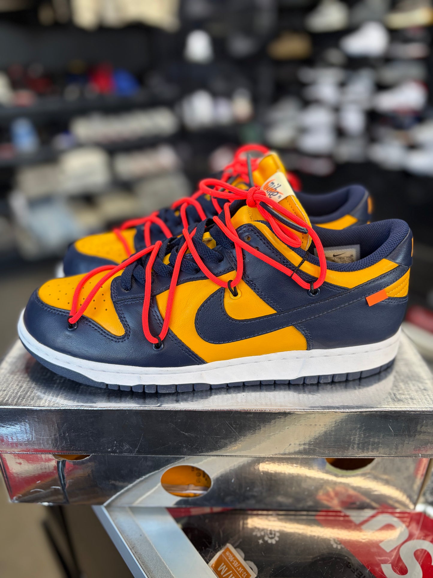 Nike Dunk Off White “University Gold” Size 11