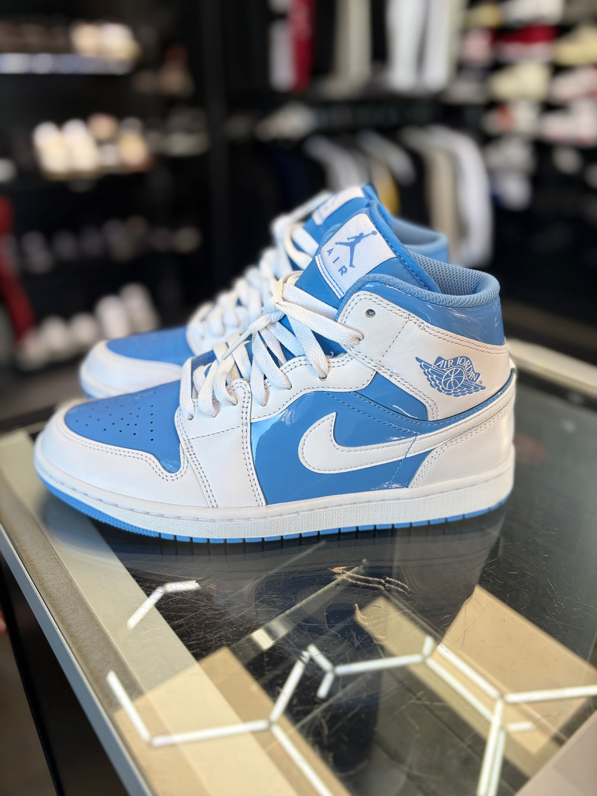 Jordan 1 Mid “Legend Blue” Size 8