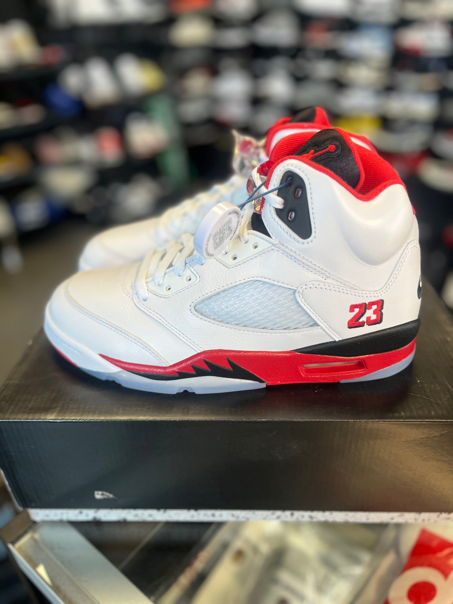 Jordan 5 “Fire Red” (2025) Size 8.5