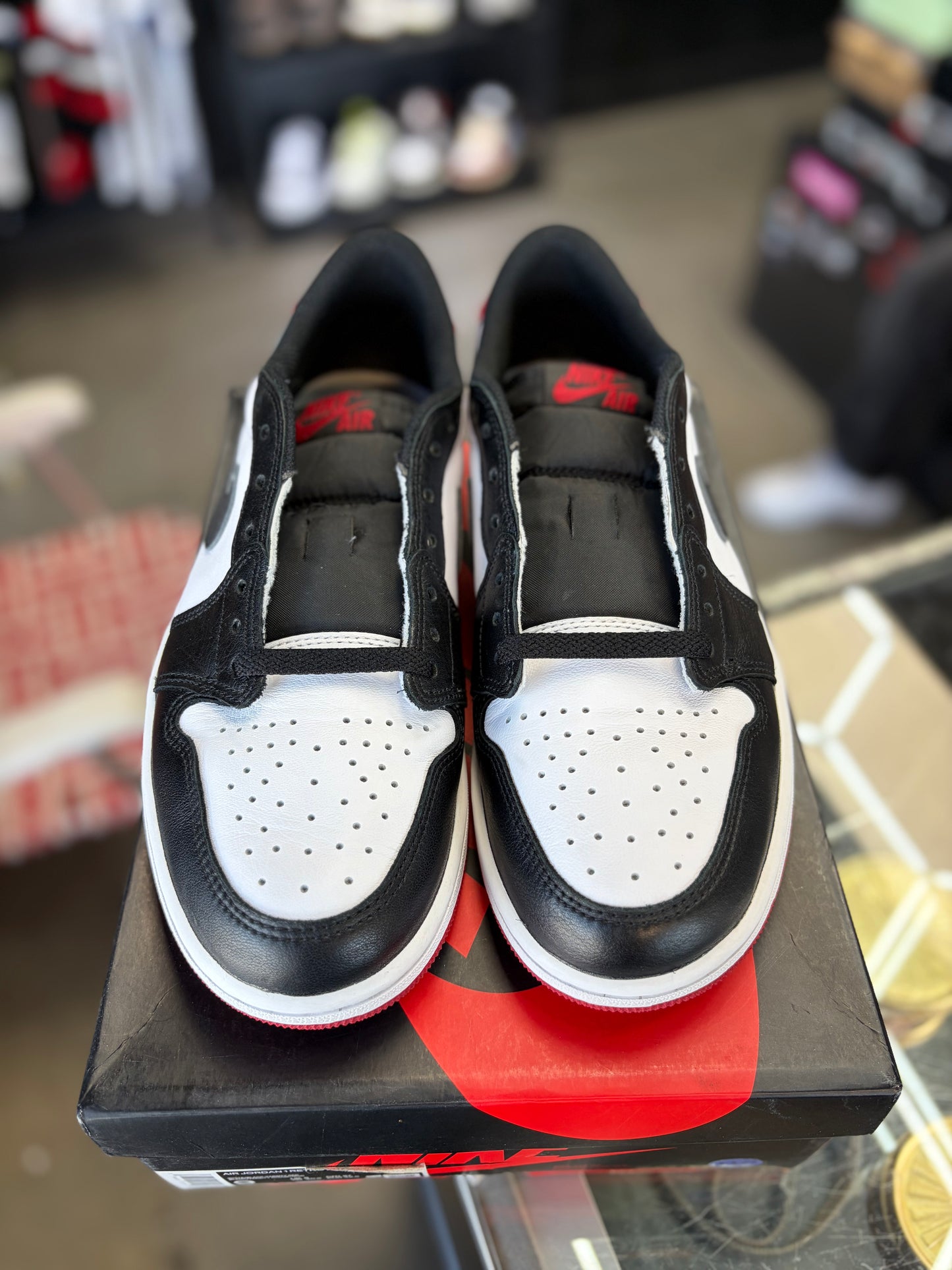 Jordan 1 Low “Black Toe” Size 9