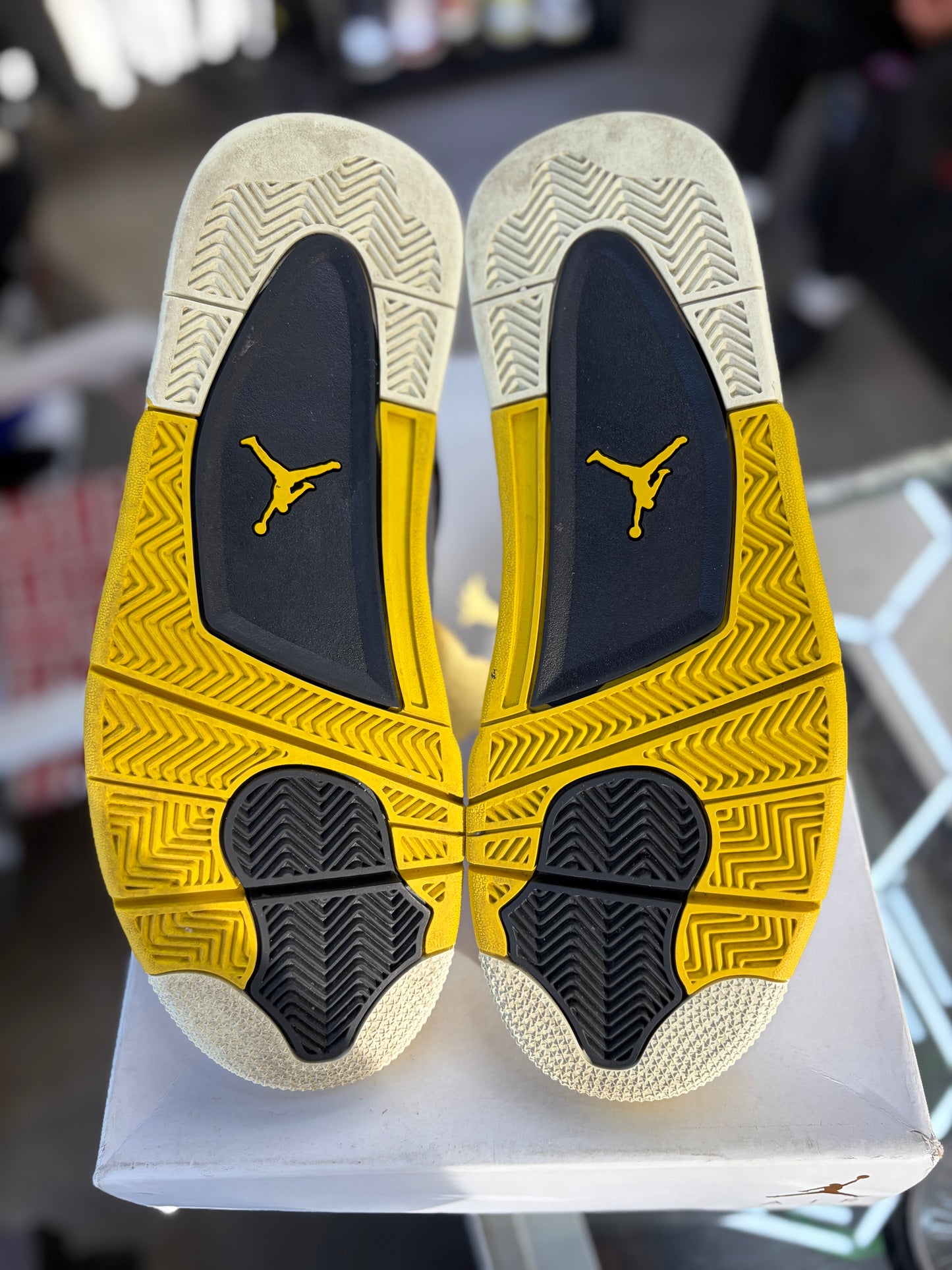 Jordan 4 “Sulfur” Size 10.5 Men