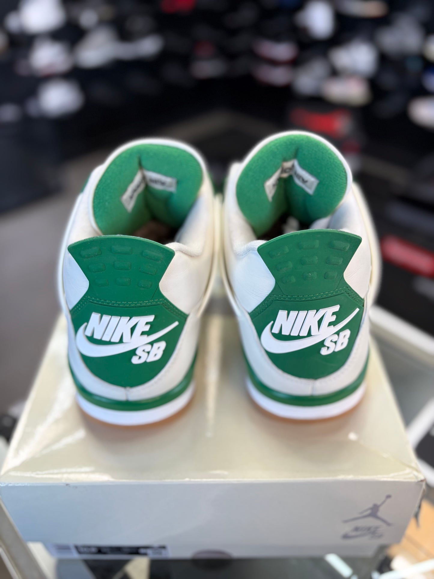 Jordan 4 SB “Pine Green” Size 9