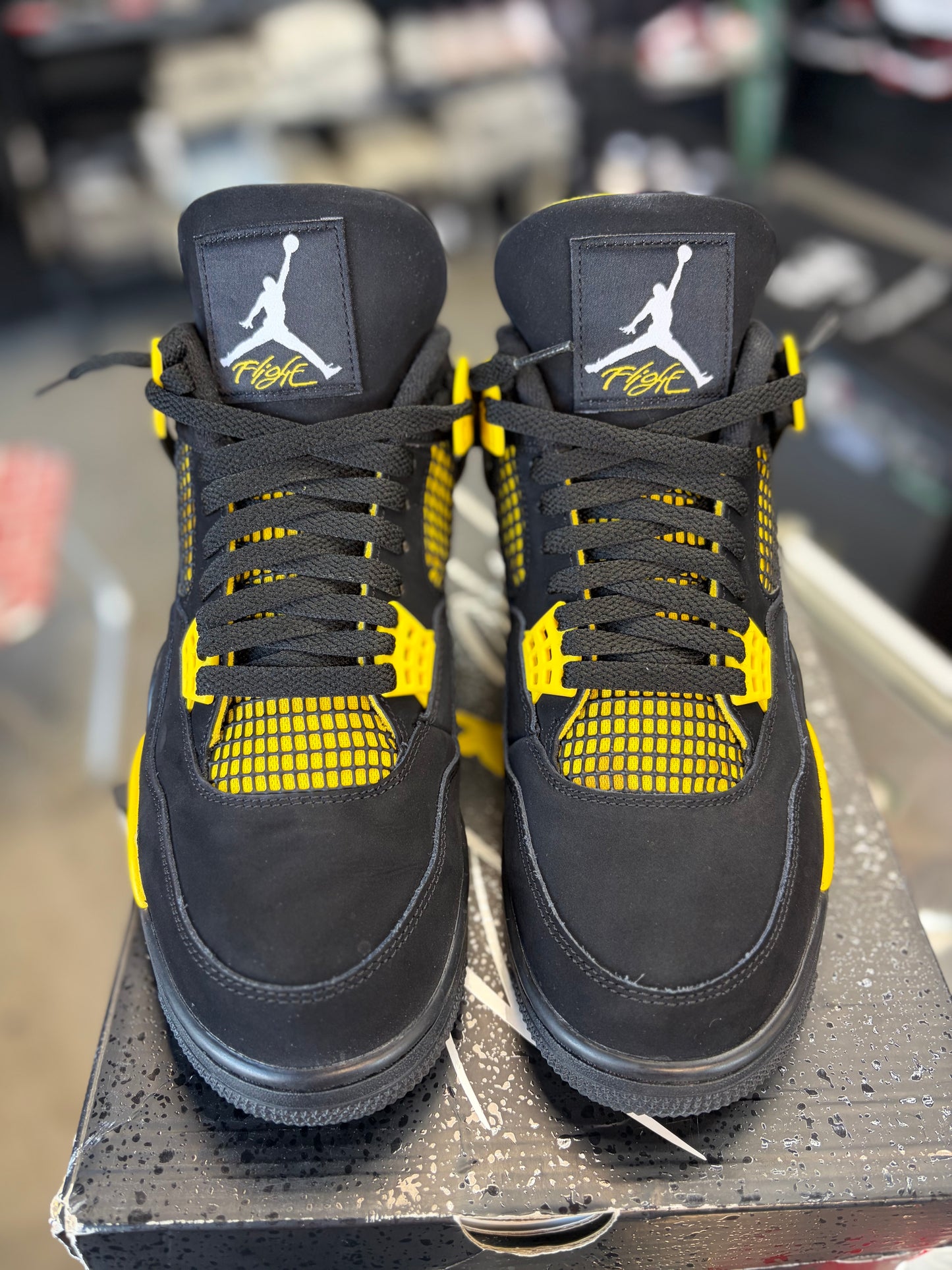 Jordan 4 “Thunder” Size 10.5