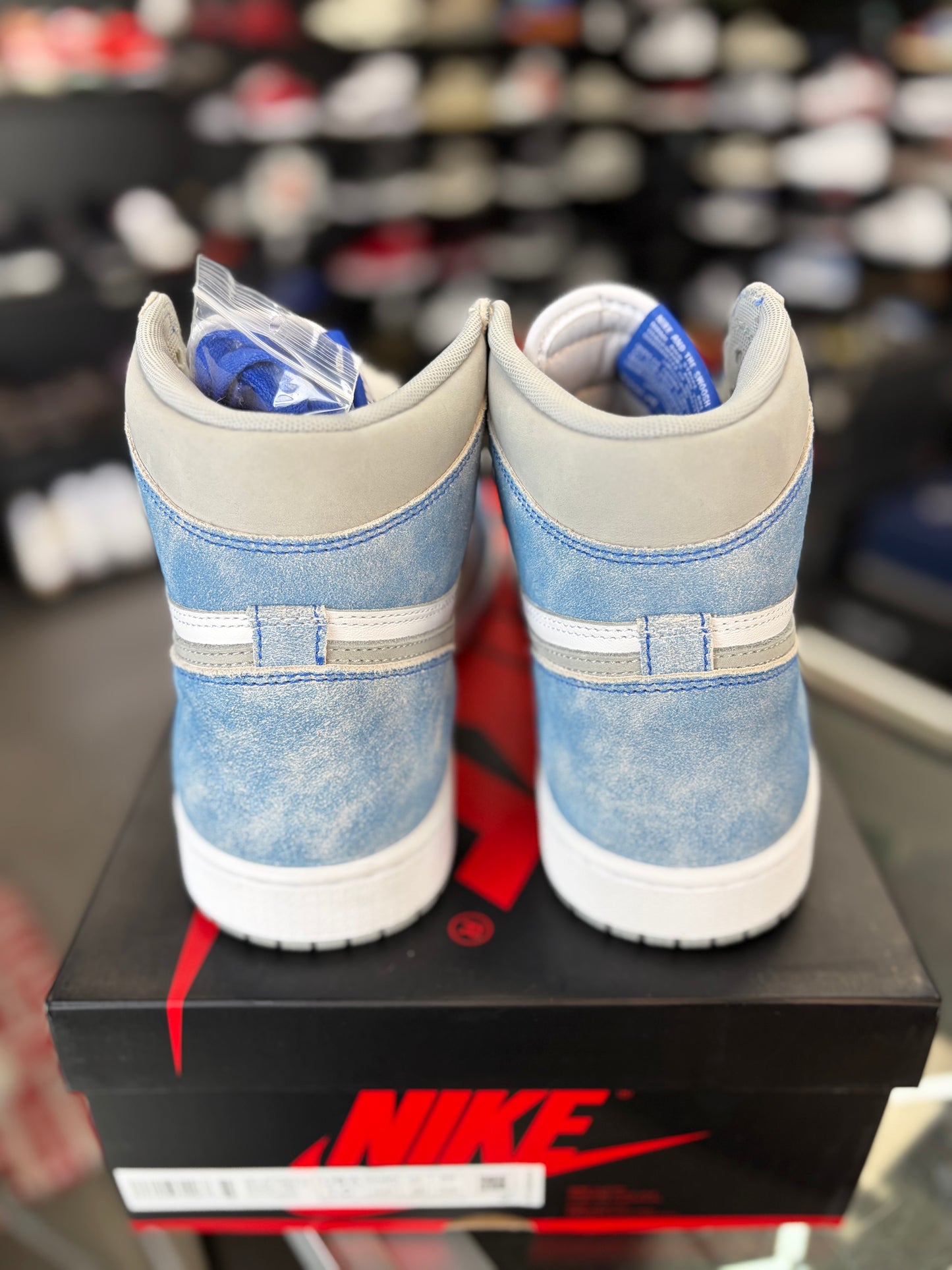 Jordan 1 “Hyper Royal” Size 10.5