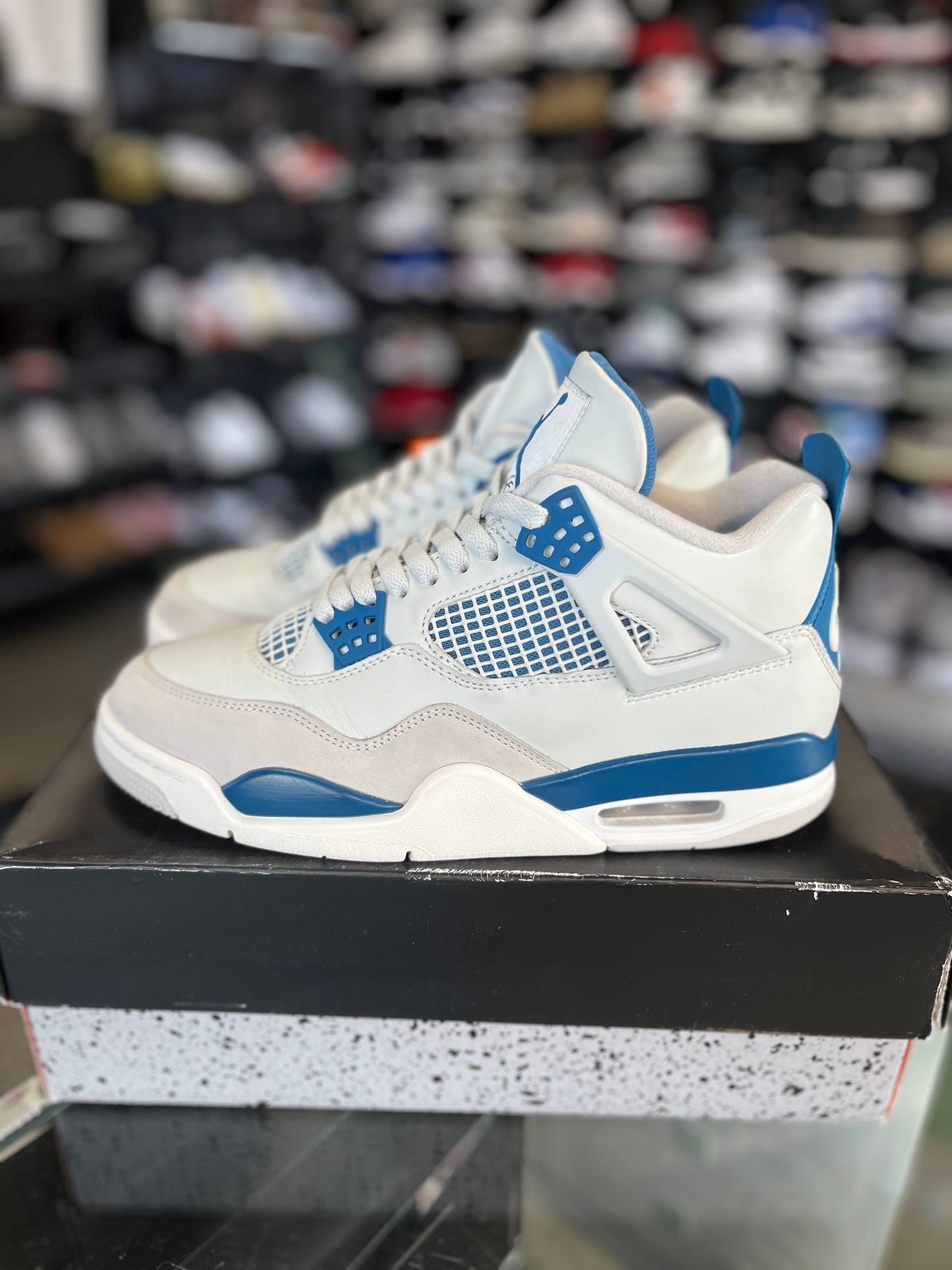 Jordan 4 “Military Blue” Size 9