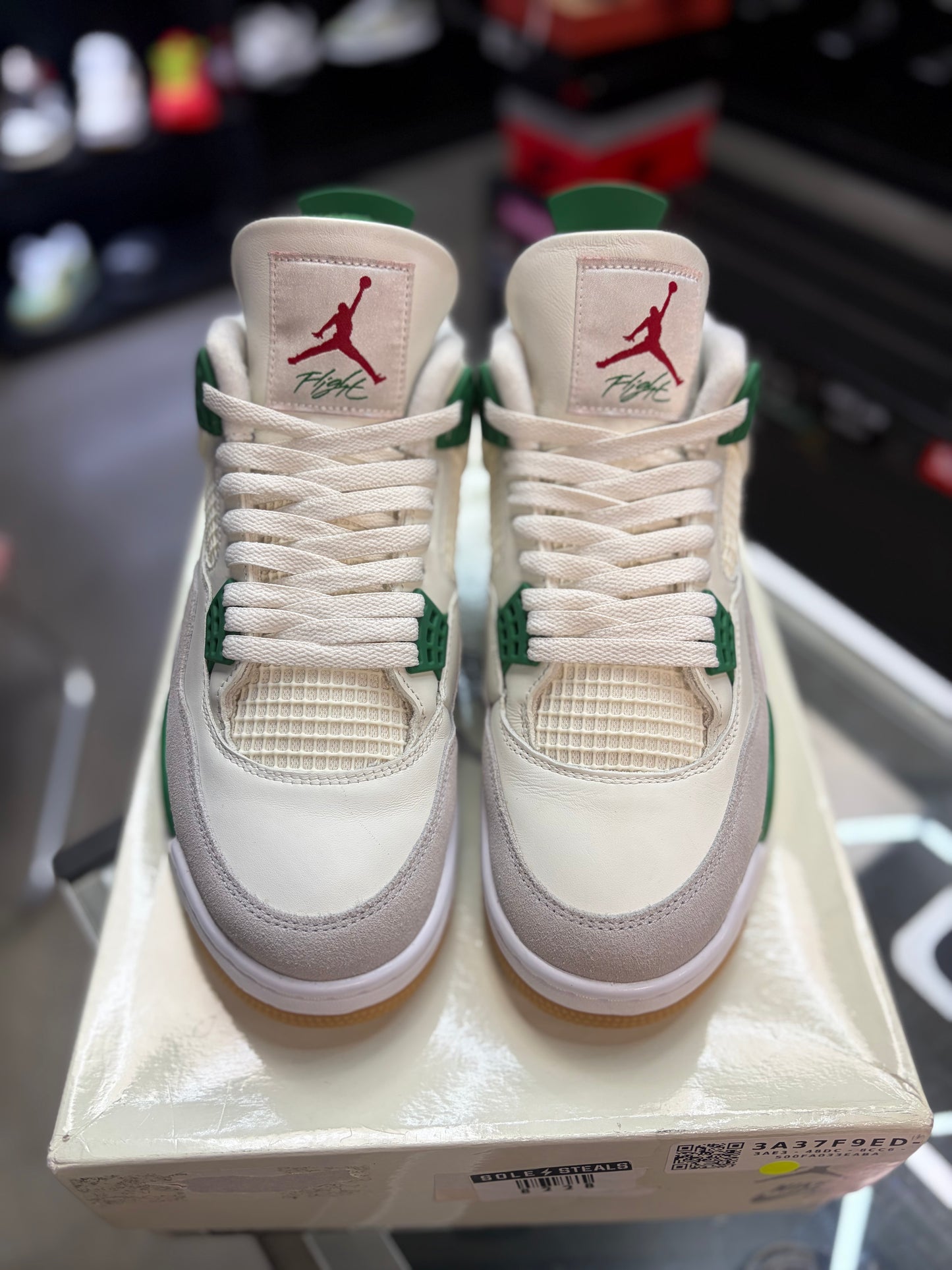 Jordan 4 SB “Pine Green” Size 10