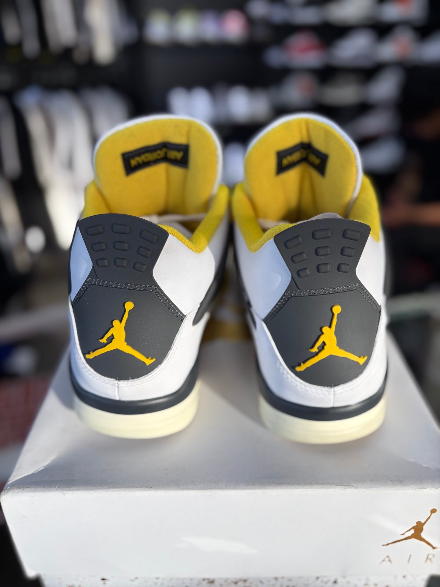 Jordan 4 “Sulfur” Size 10.5 Men