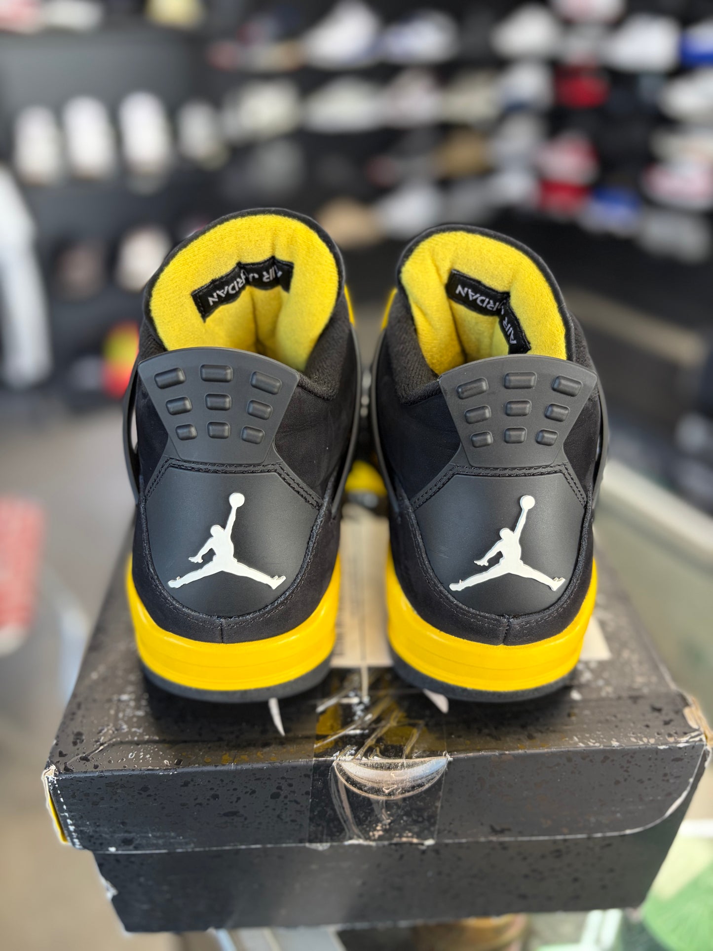 Jordan 4 “Thunder” Size 9
