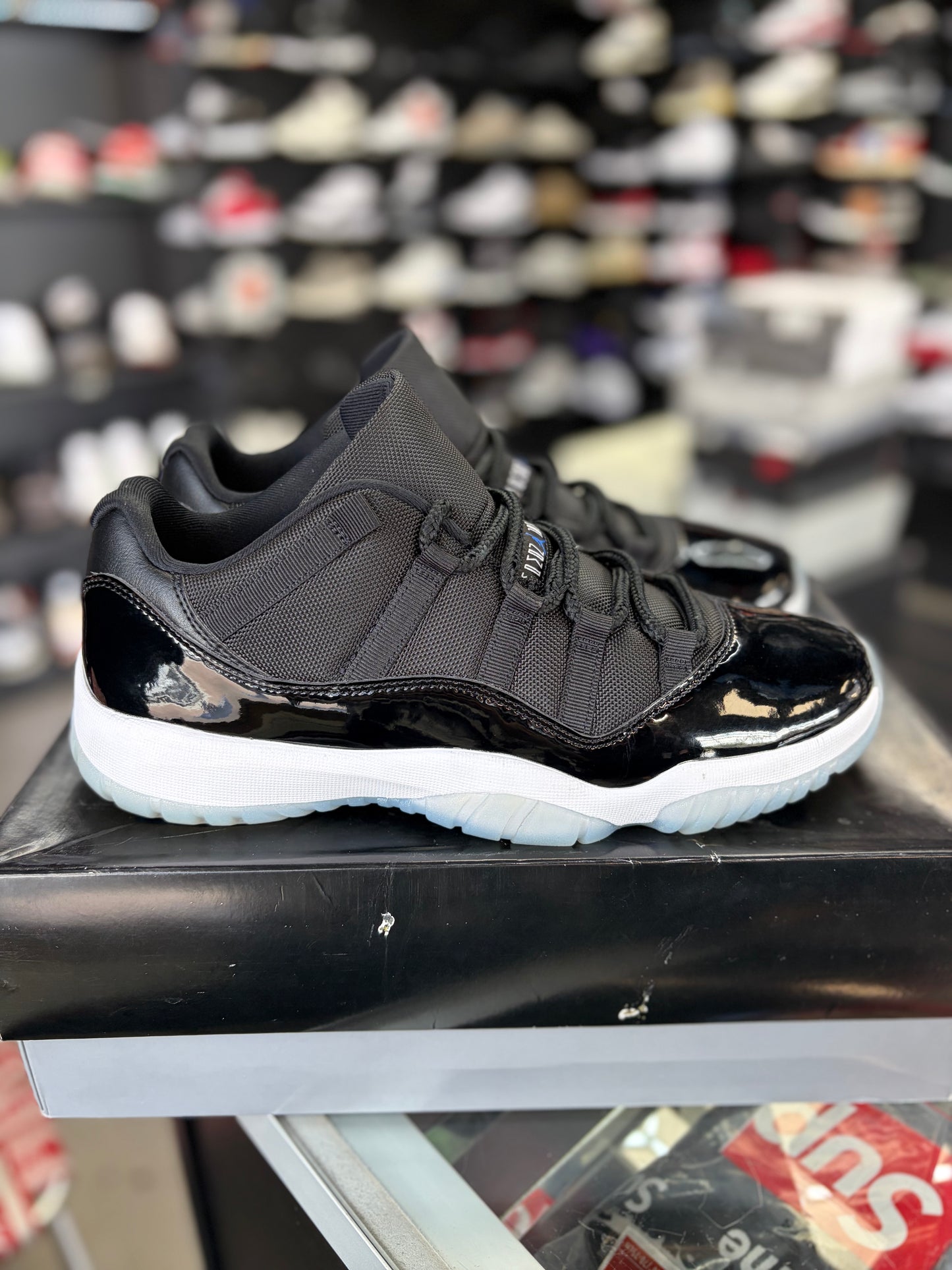 Jordan 11 Low “SPACEJAM” Size 11