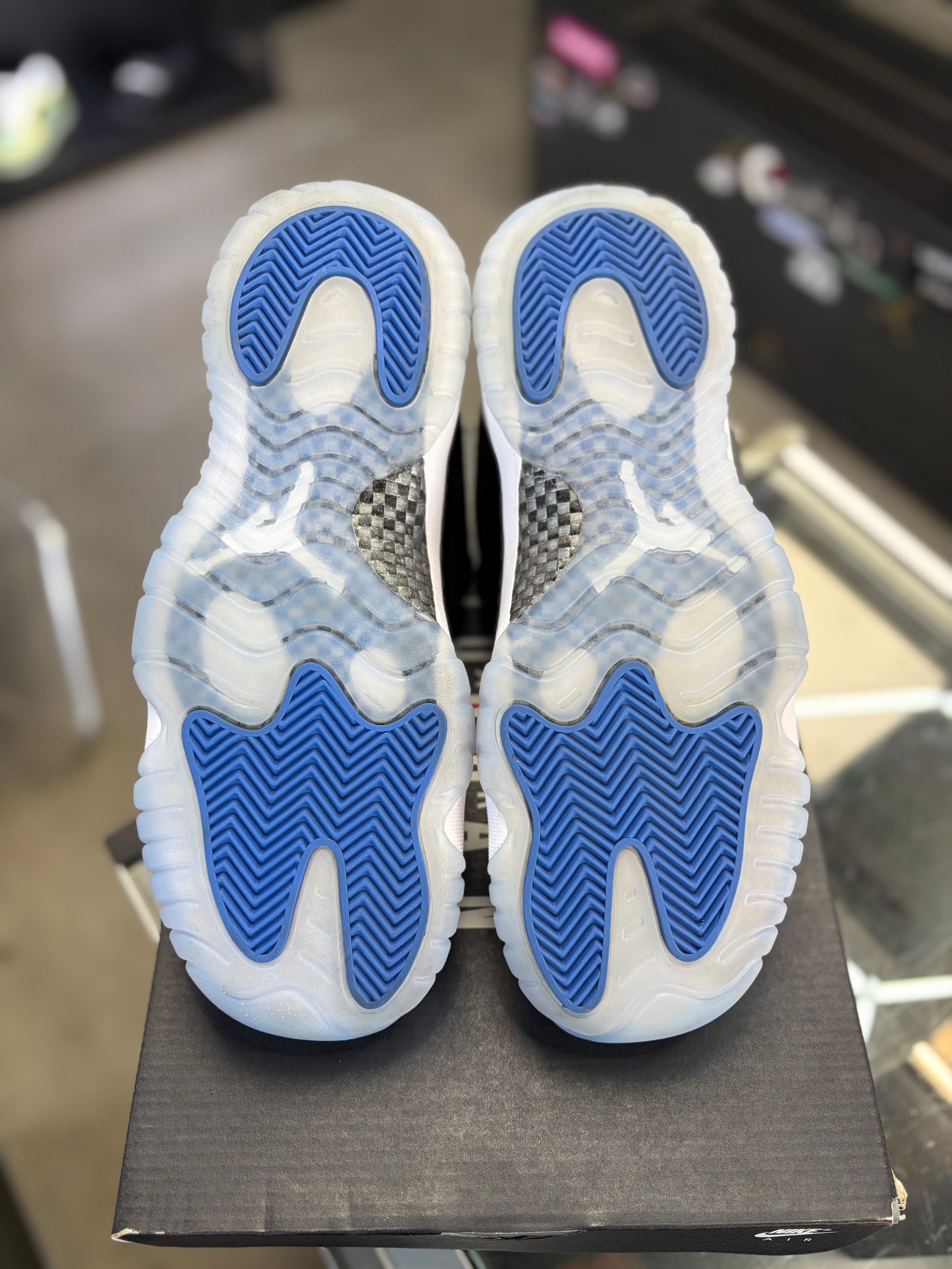 Jordan 11 Low (Gs) “SPACEJAM” Size  7y/8.5w