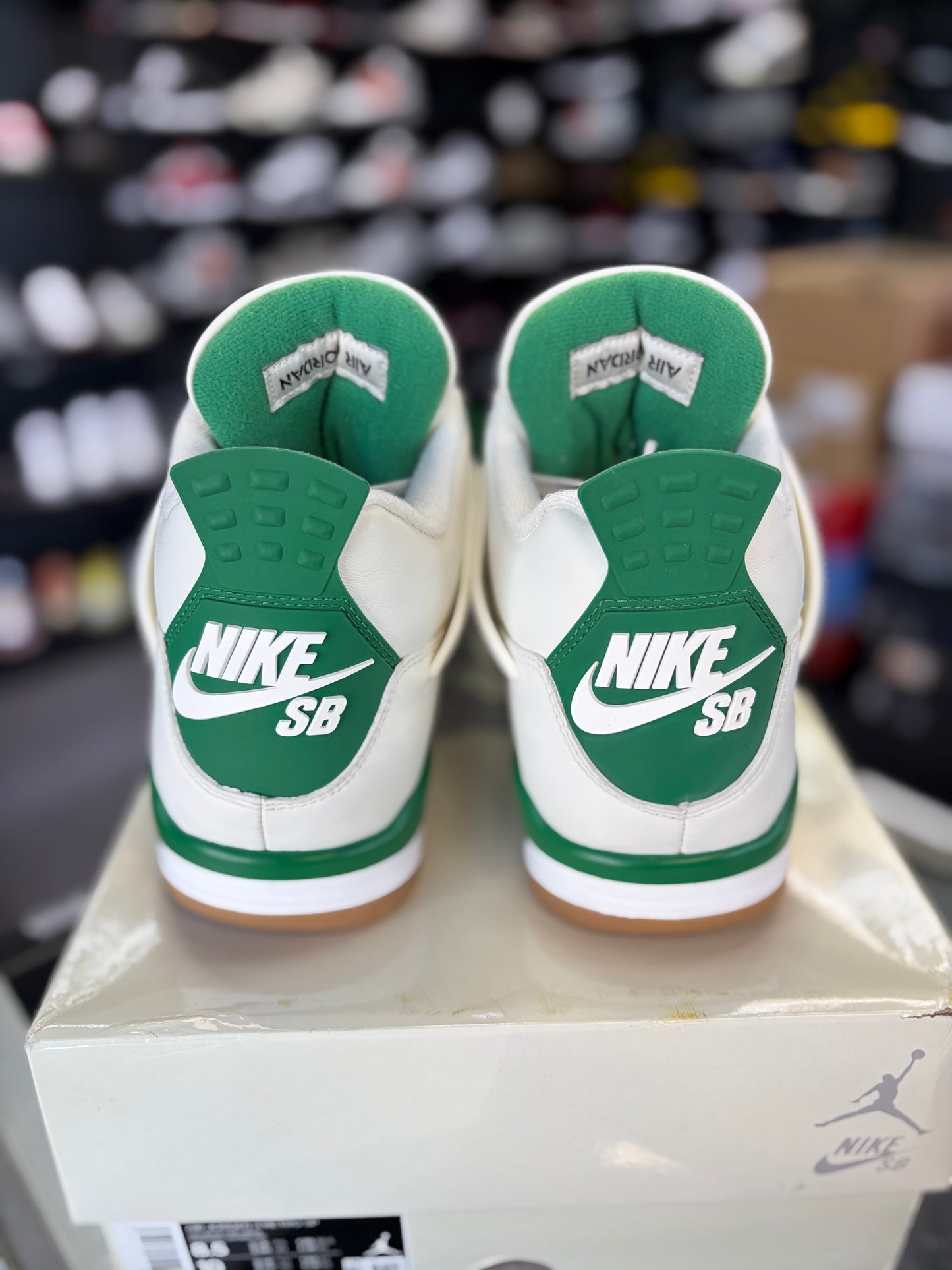 Jordan 4 SB “Pine Green” Size 8.5