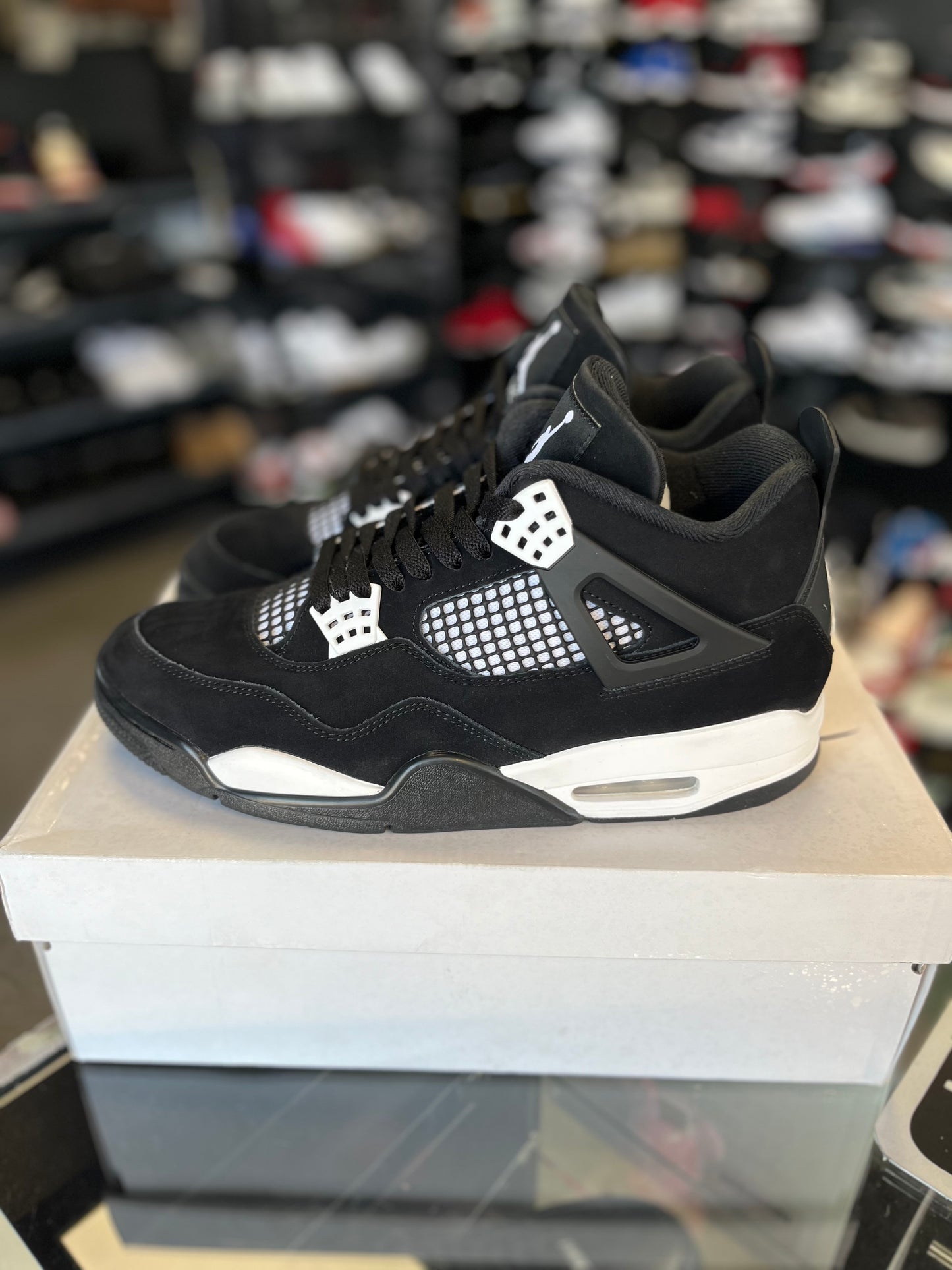 Jordan 4 “White Thunder” Size 10.5