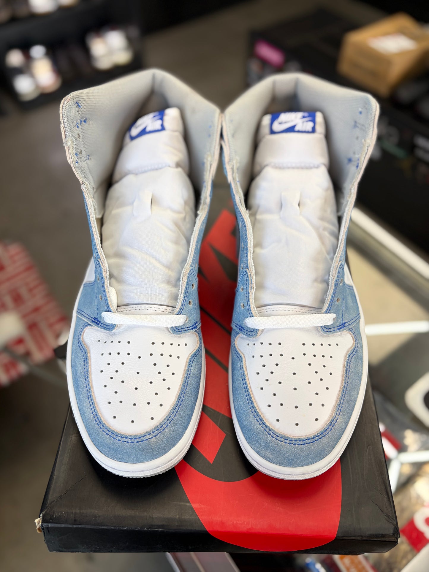 Jordan 1 “Hyper Royal” Size 12