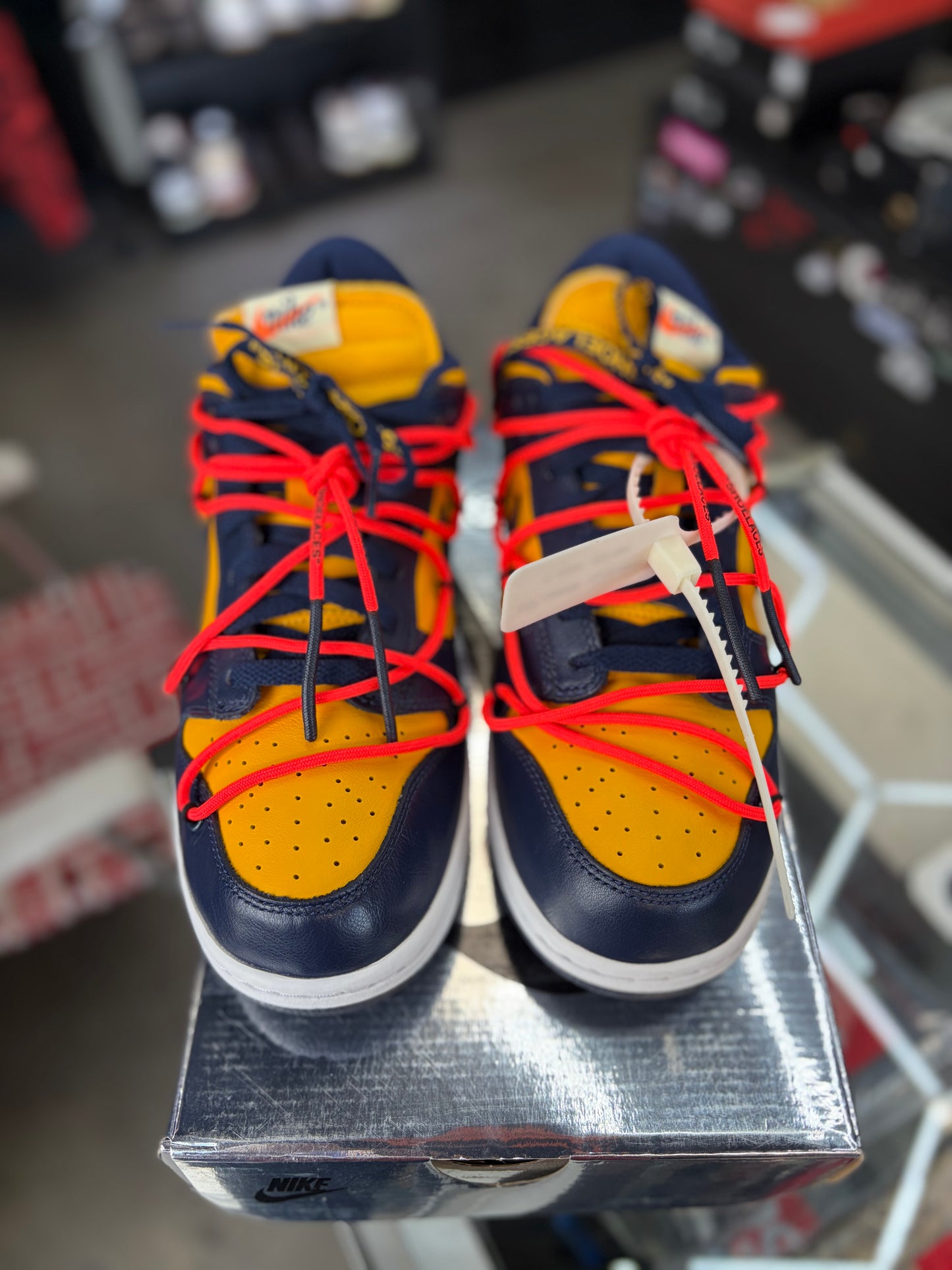 Nike Dunk x Off White “University Gold” Size 9
