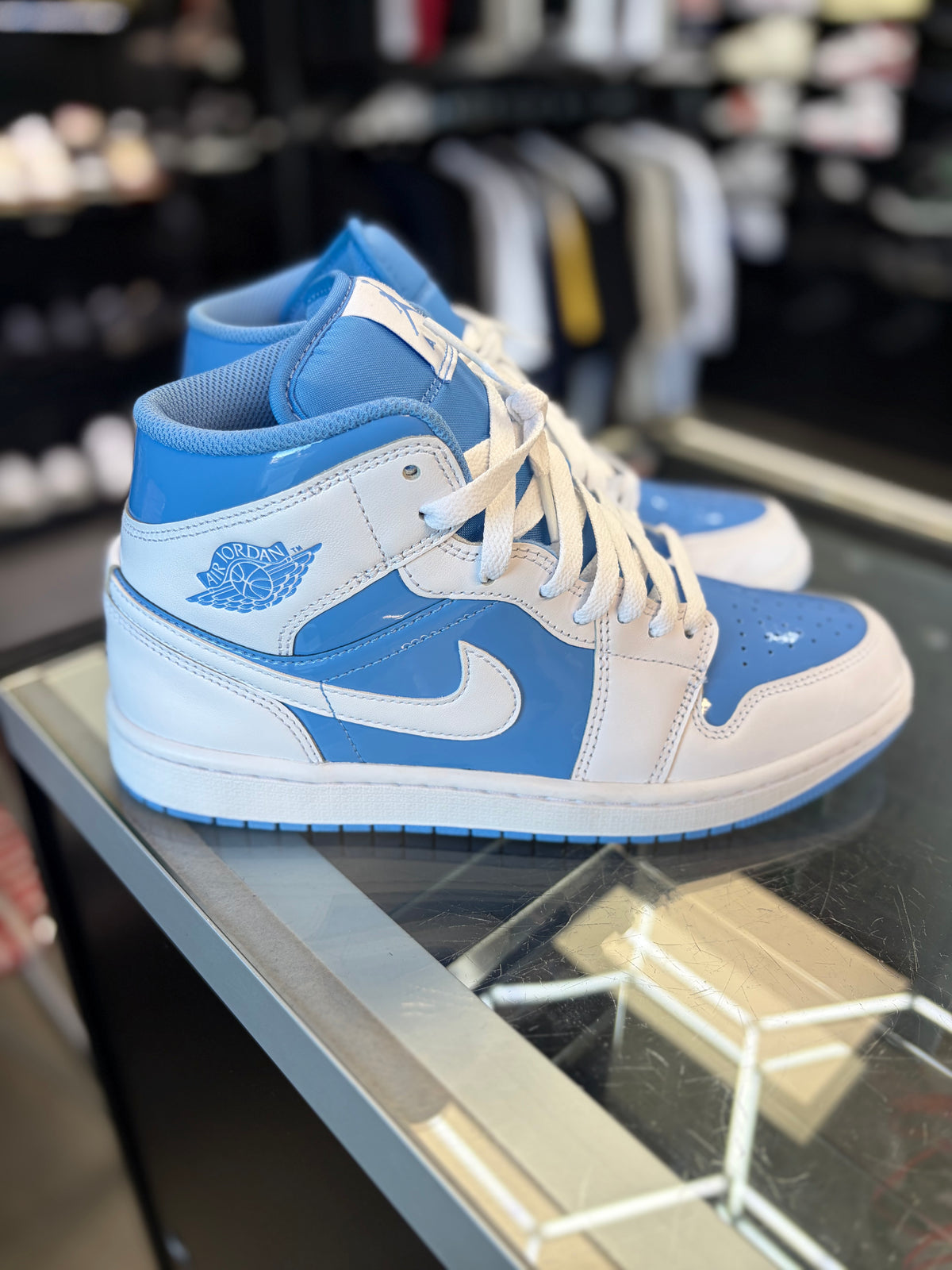 Jordan 1 Mid “Legend Blue” Size 8
