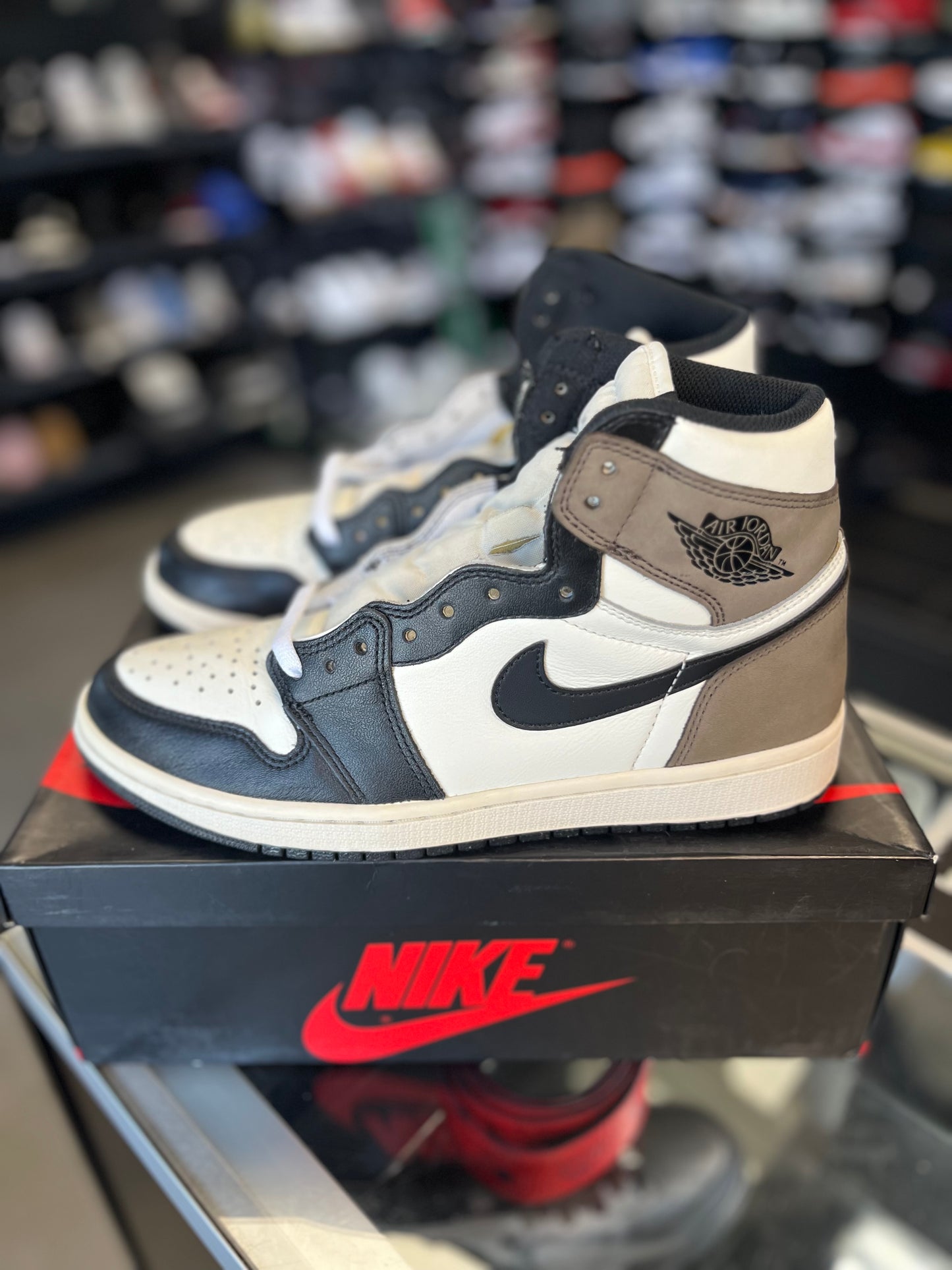 Jordan 1 “Mocha” Size 9.5