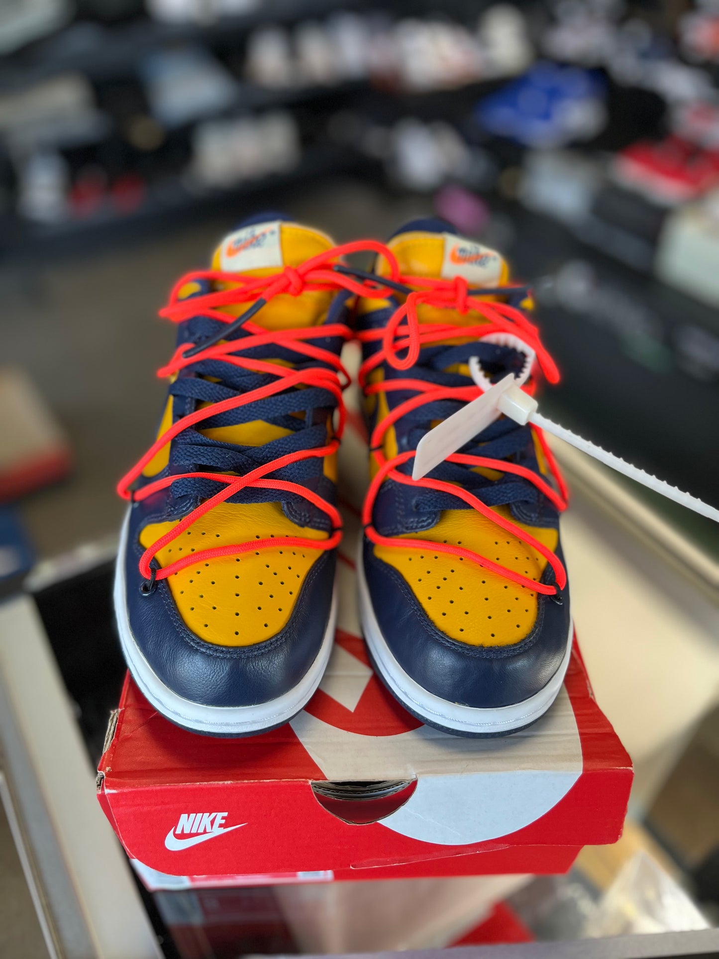 Nike Dunk x Off White “University Gold” Size 8