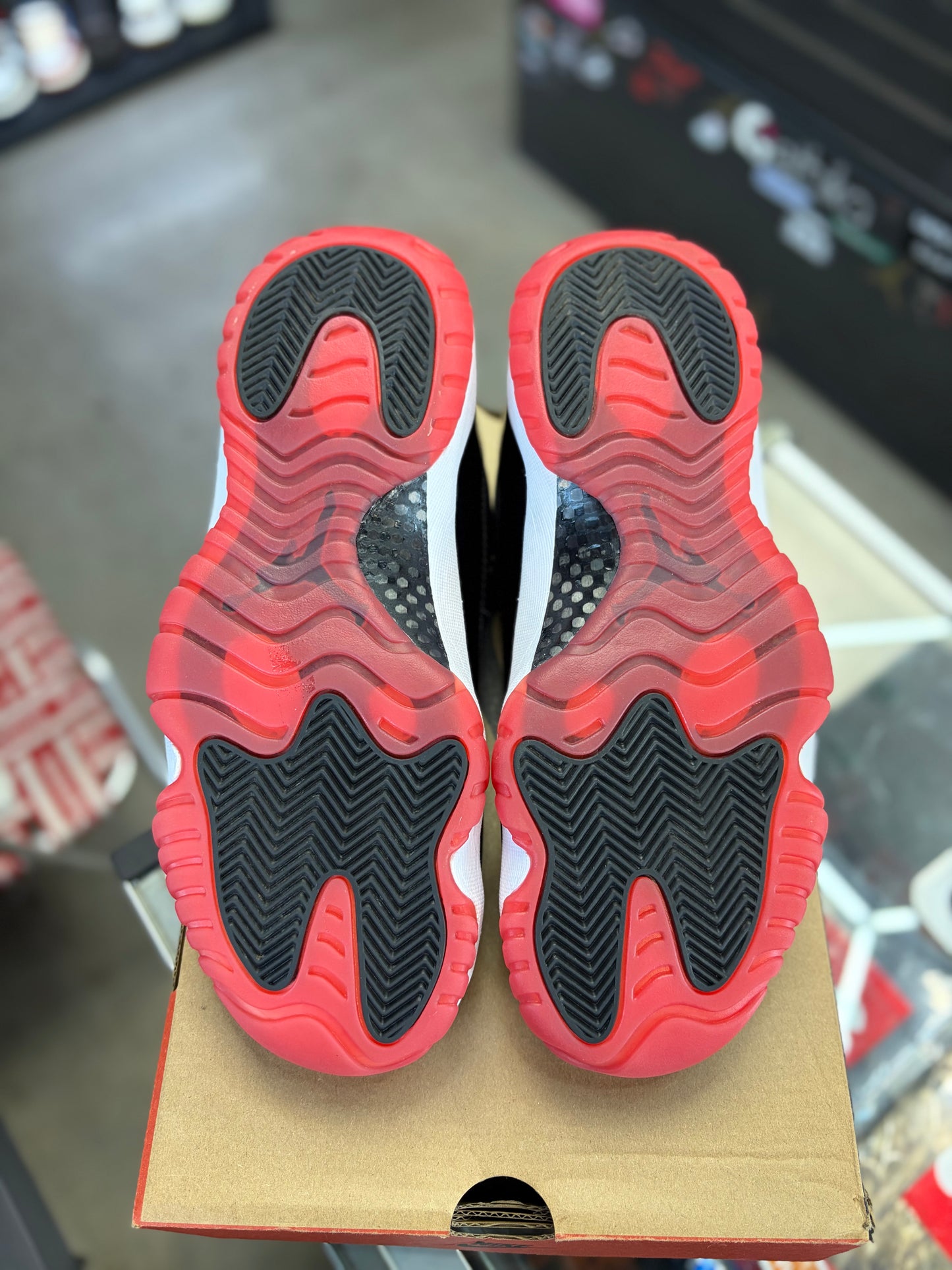 Jordan 11 Low “Bred” Size 8