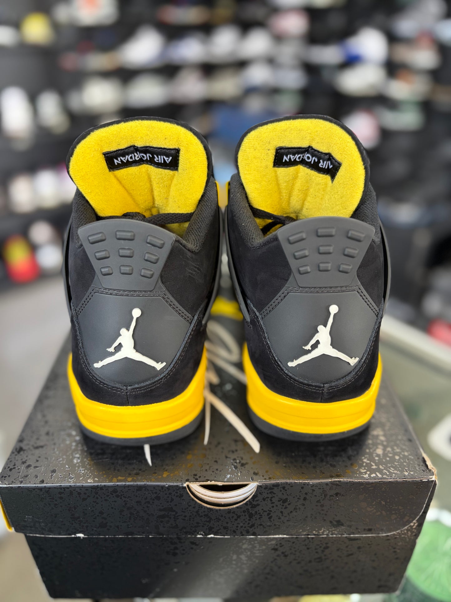 Jordan 4 “Thunder” Size 10.5