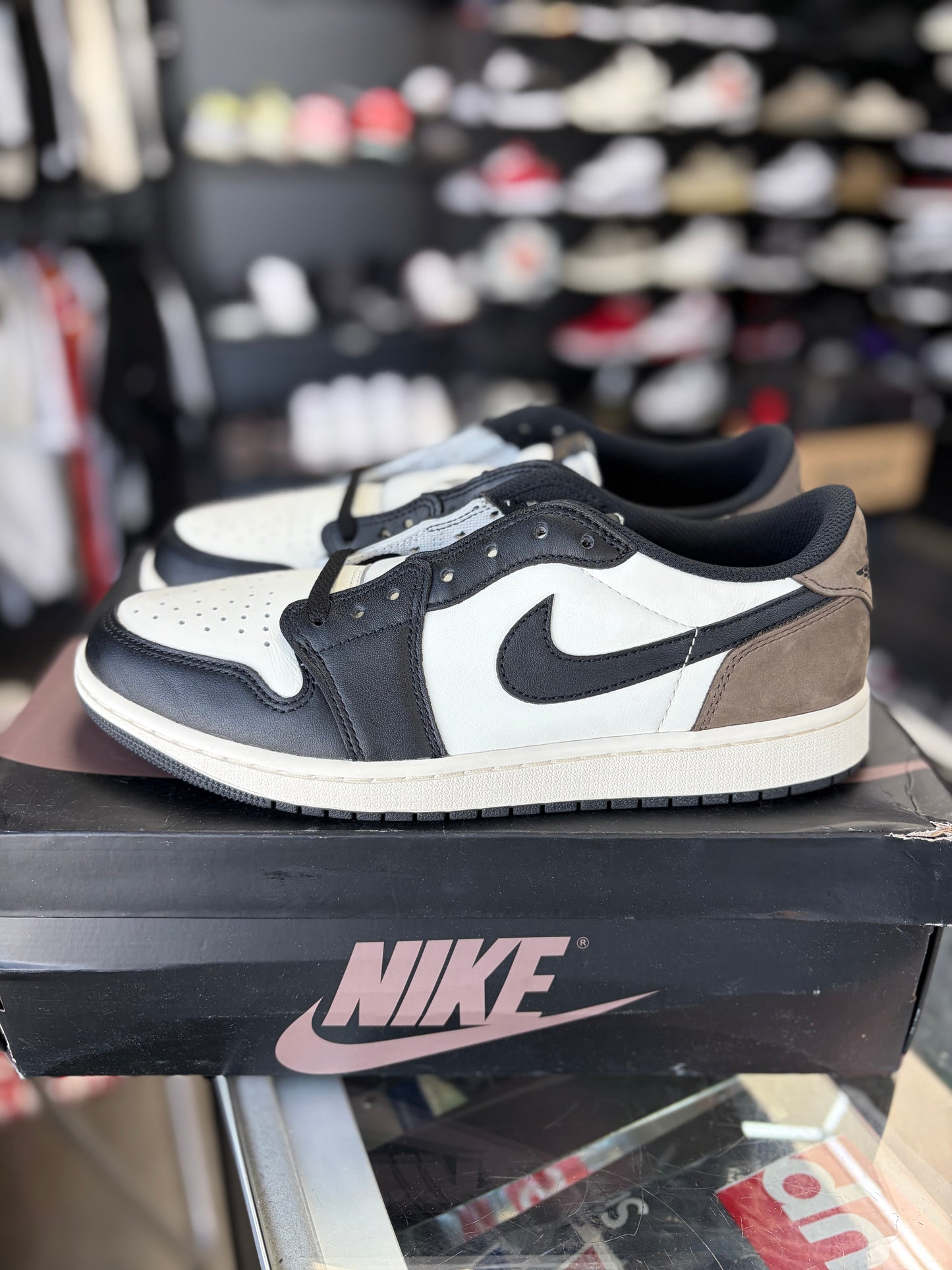 Jordan 1 Low “Mocha” Size 10.5