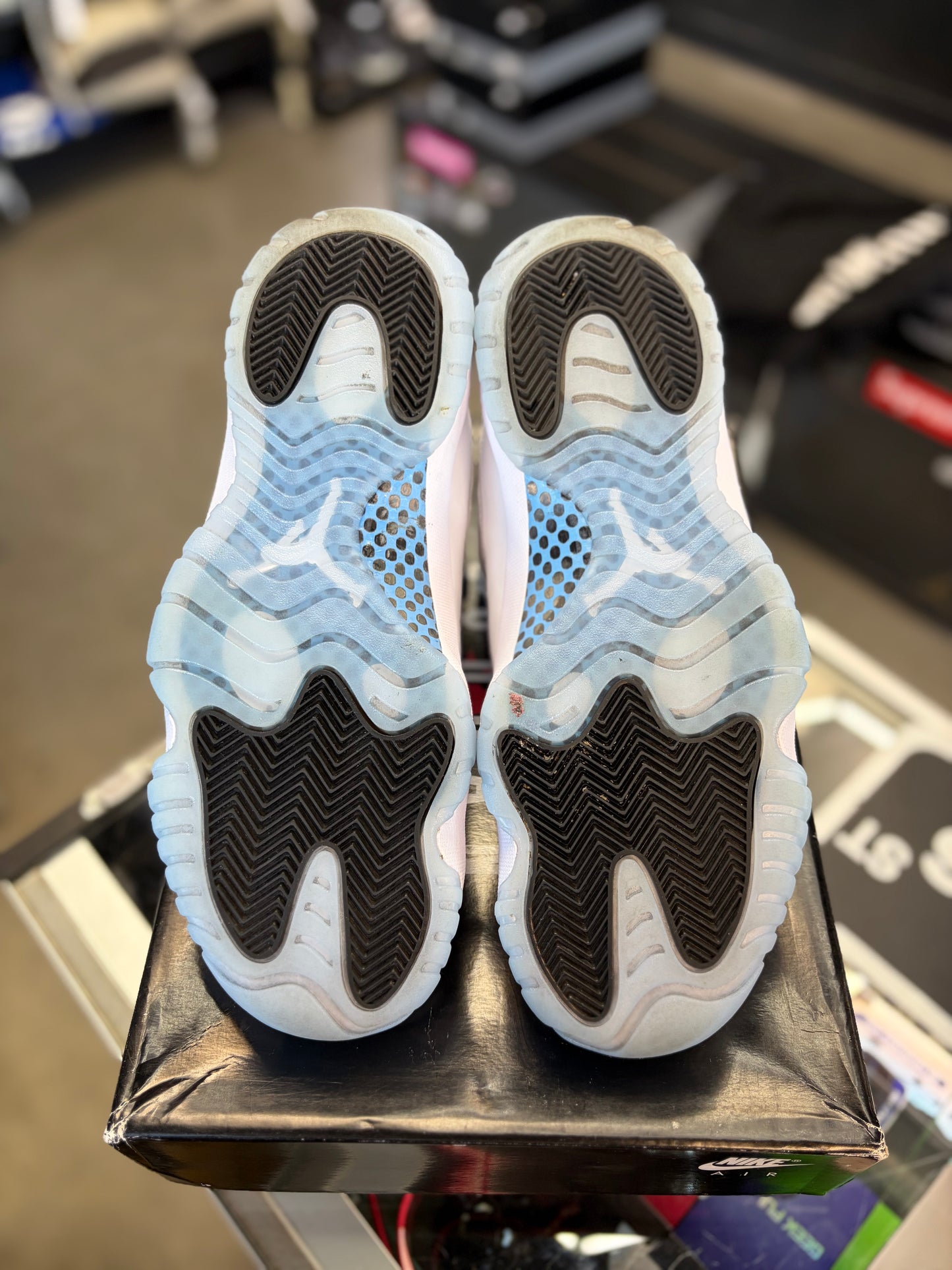 Jordan 11 “Legend Blue” Size 9.5