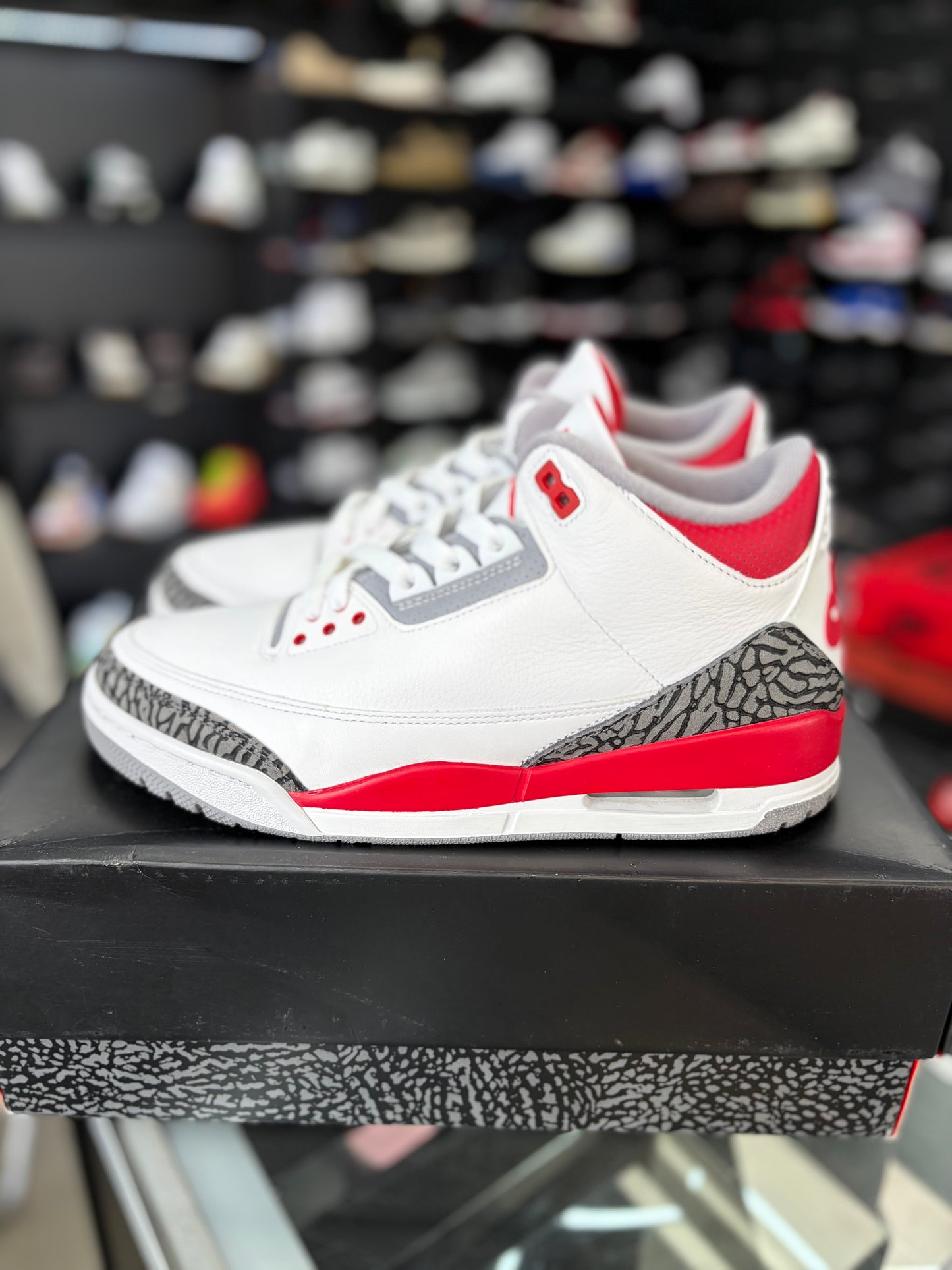 Jordan 3 “Fire Red” Size 9