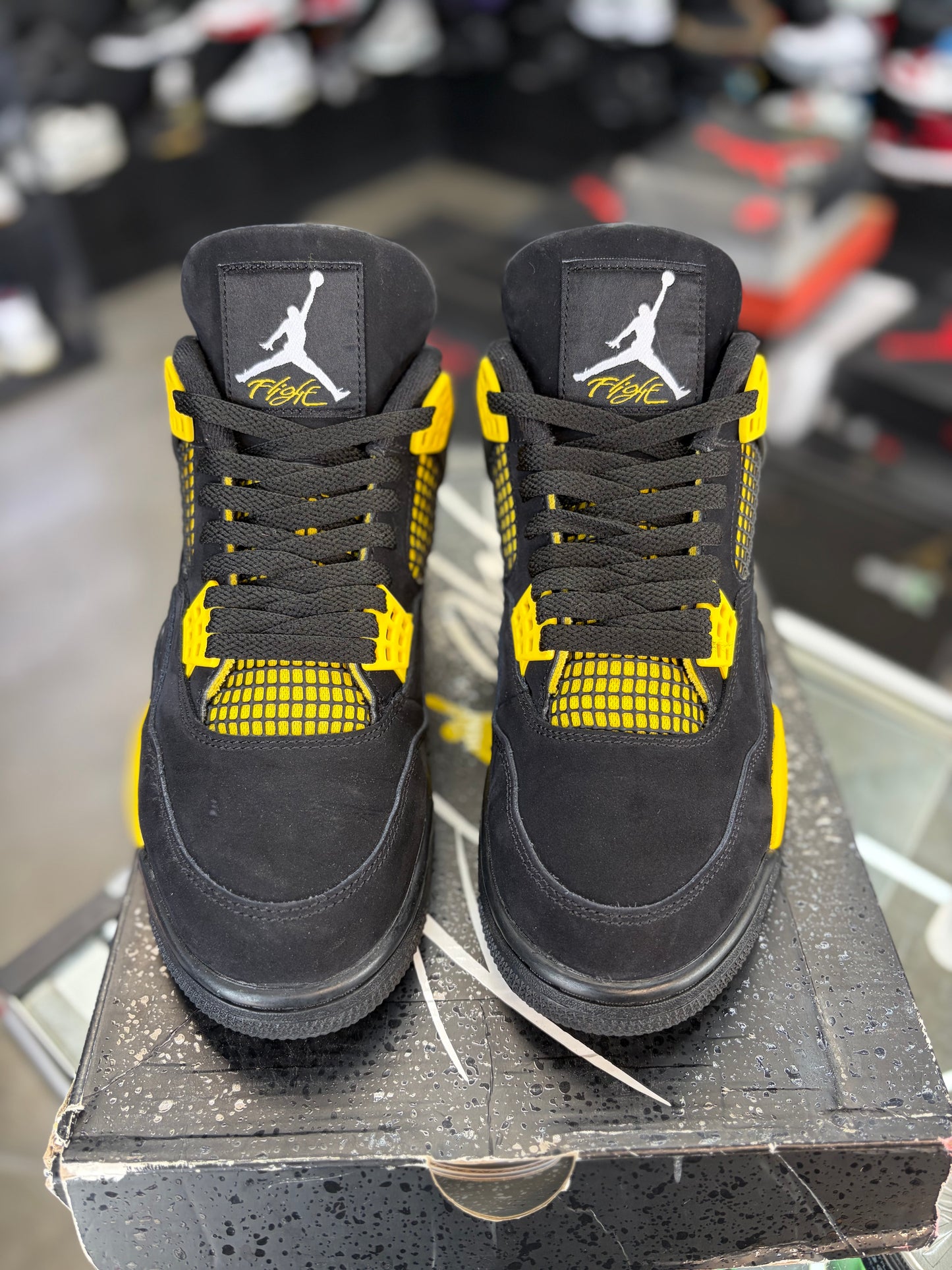 Jordan 4 “Thunder” Size 9.5