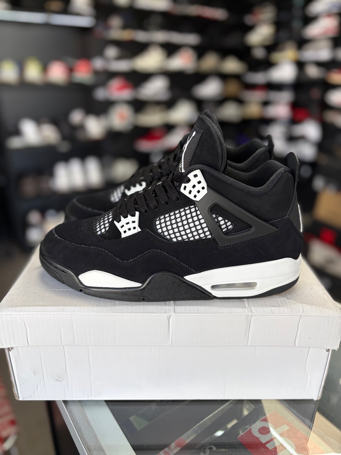 Jordan 4 “White Thunder” Size 10.5