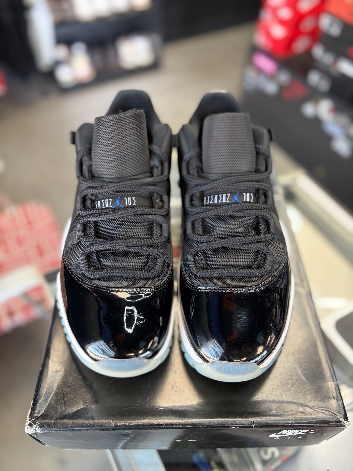 Jordan 11 Low “Spacejam” Size 9