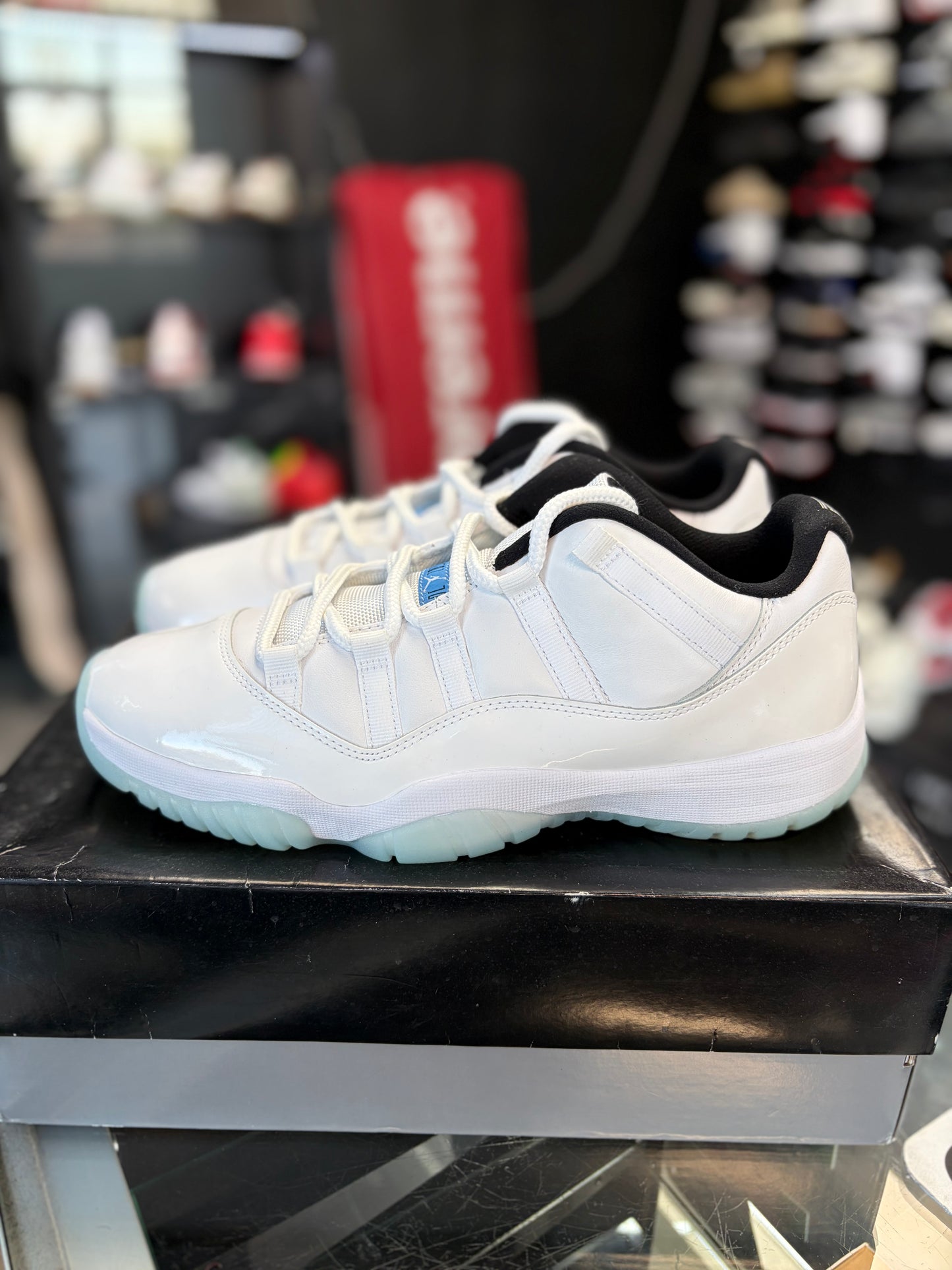 Jordan 11 Low “Legend Blue” Size 9.5
