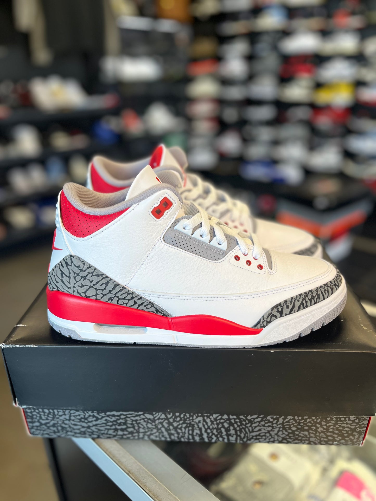 Jordan 3 “Fire Red” Size 9