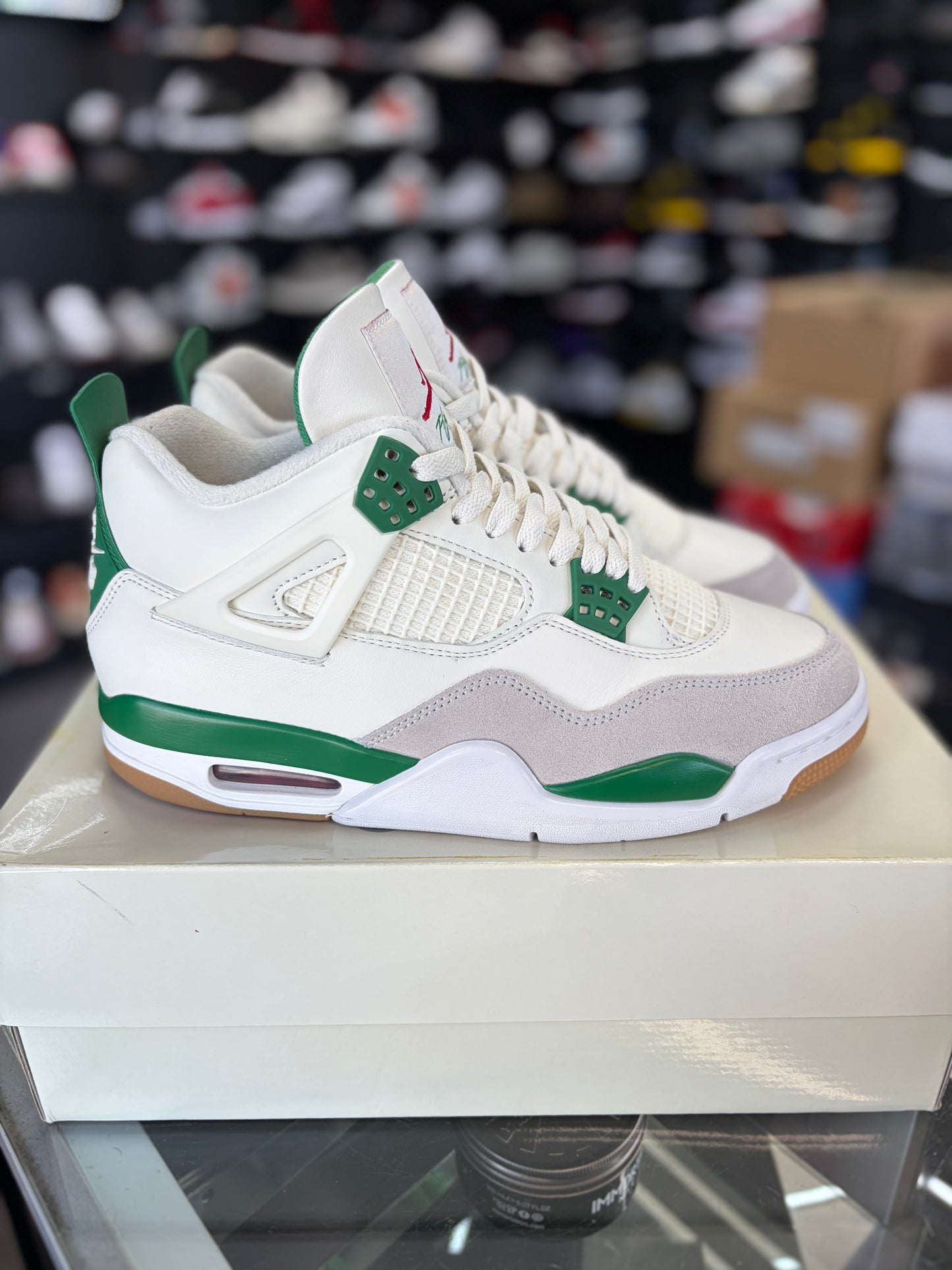 Jordan 4 SB “Pine Green” Size 8.5