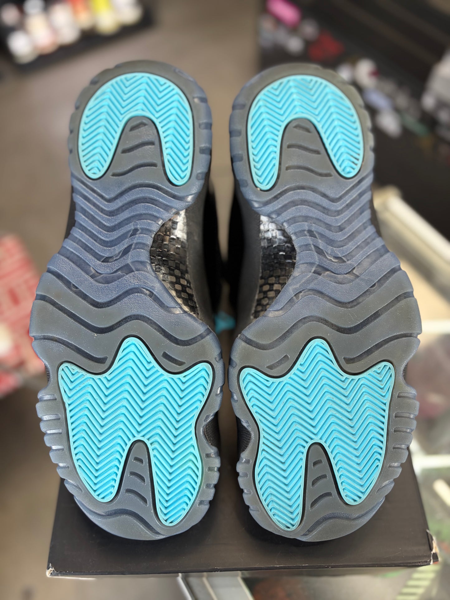 Jordan 11 “Gamma” Size 9