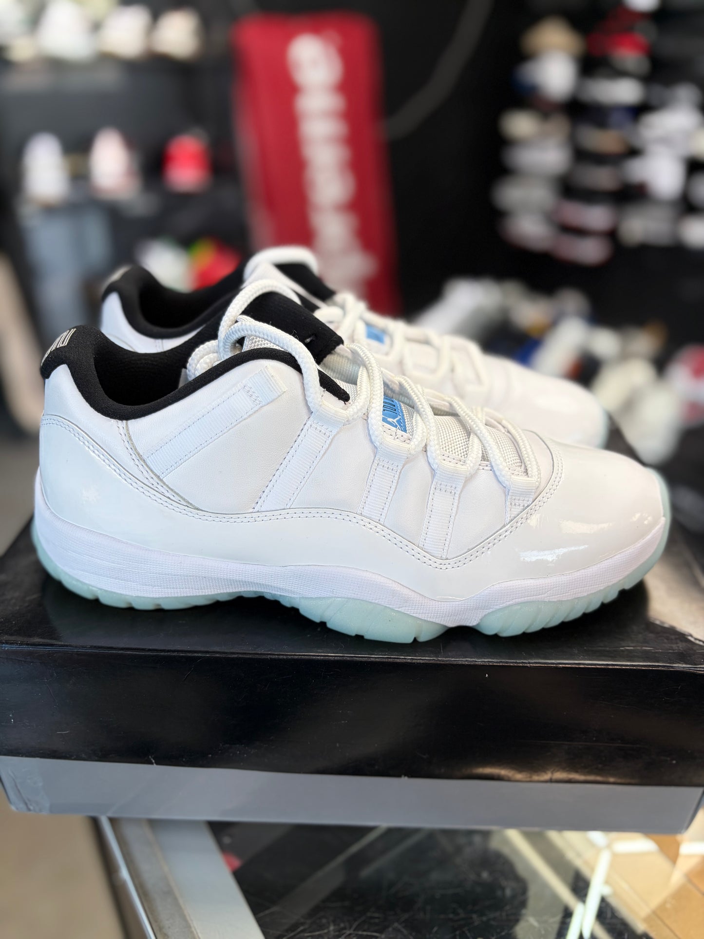 Jordan 11 Low “Legend Blue” Size 9.5