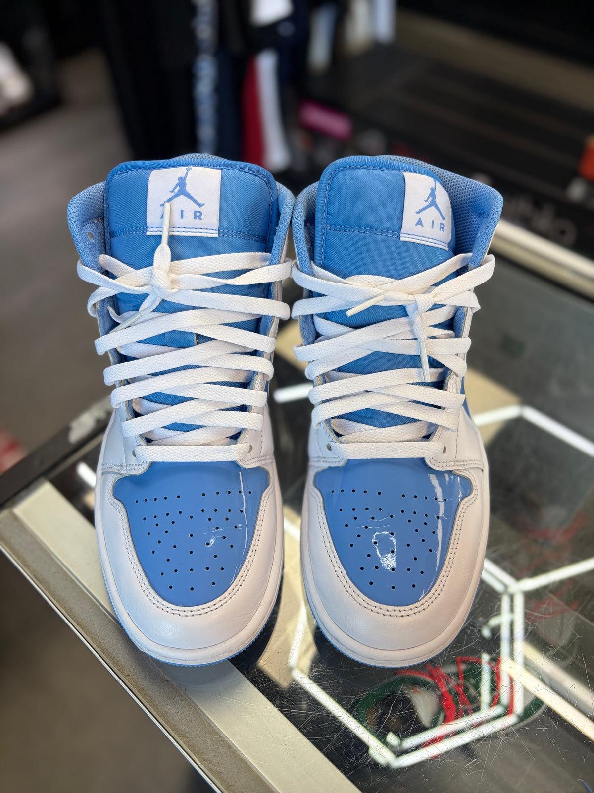 Jordan 1 Mid “Legend Blue” Size 8