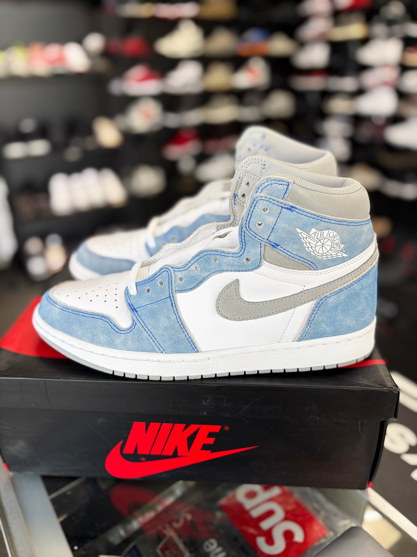Jordan 1 “Hyper Royal” Size 12