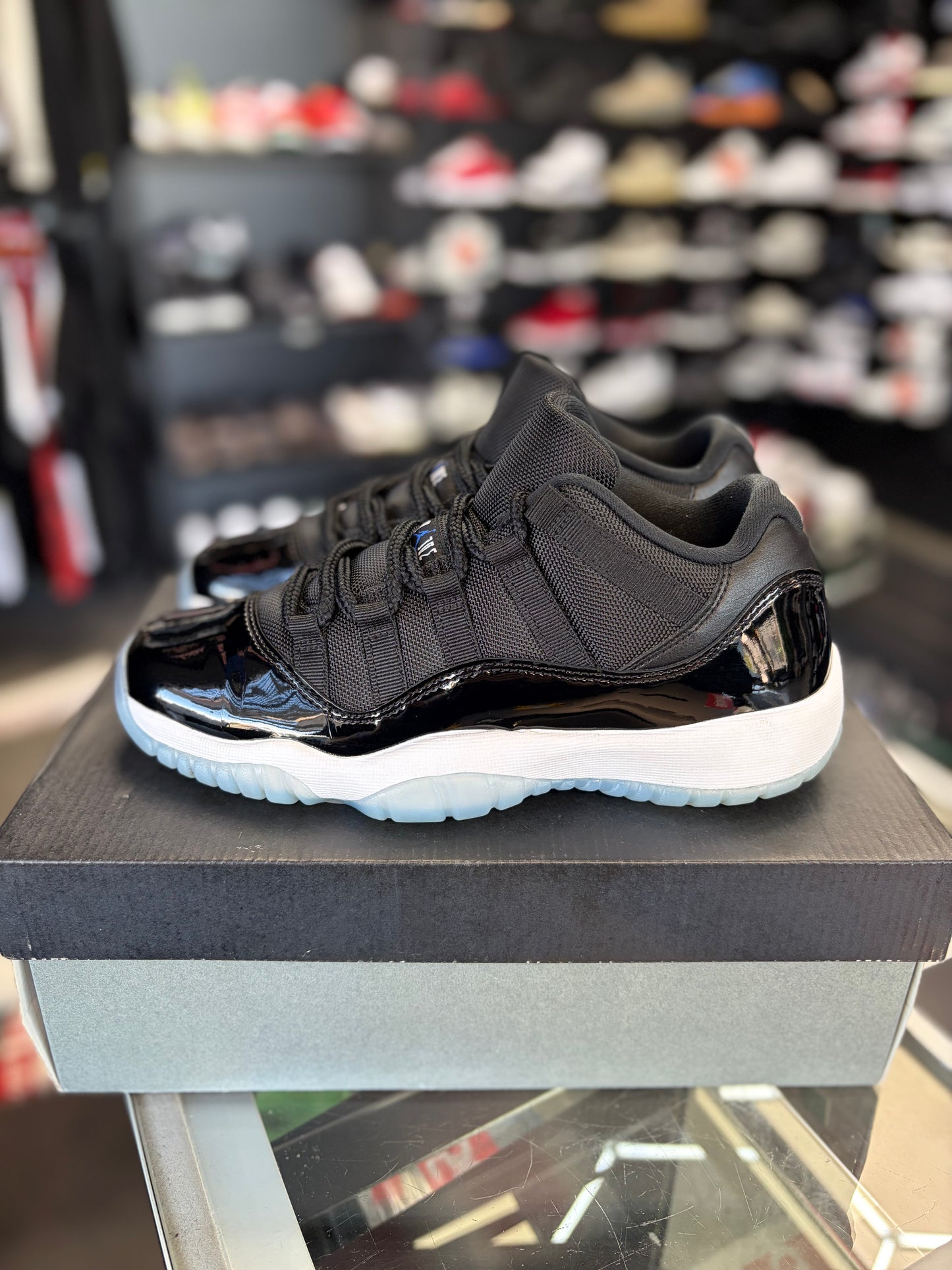 Jordan 11 Low “SPACEJAM” (Gs) Size  6y/7.5w