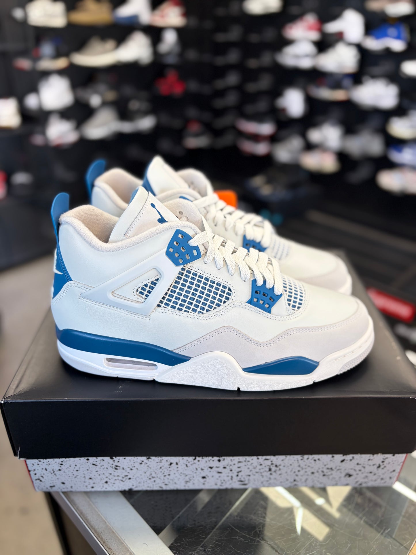 Jordan 4 “Military Blue” Size 9.5