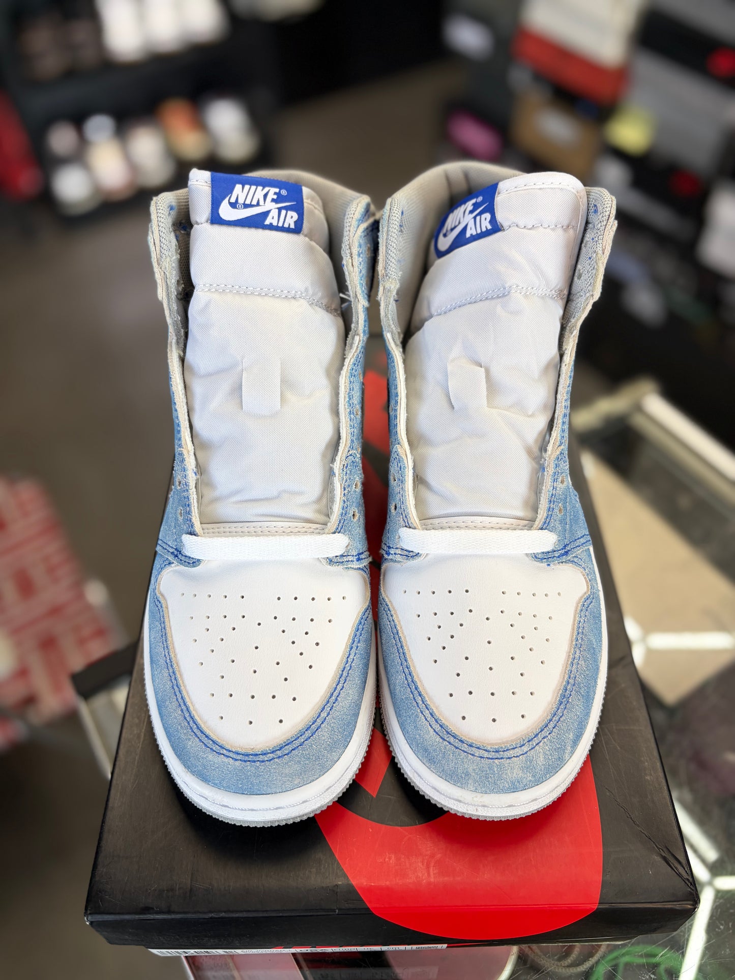 Jordan 1 “Hyper Royal” (Gs) Size 6.5y/8w