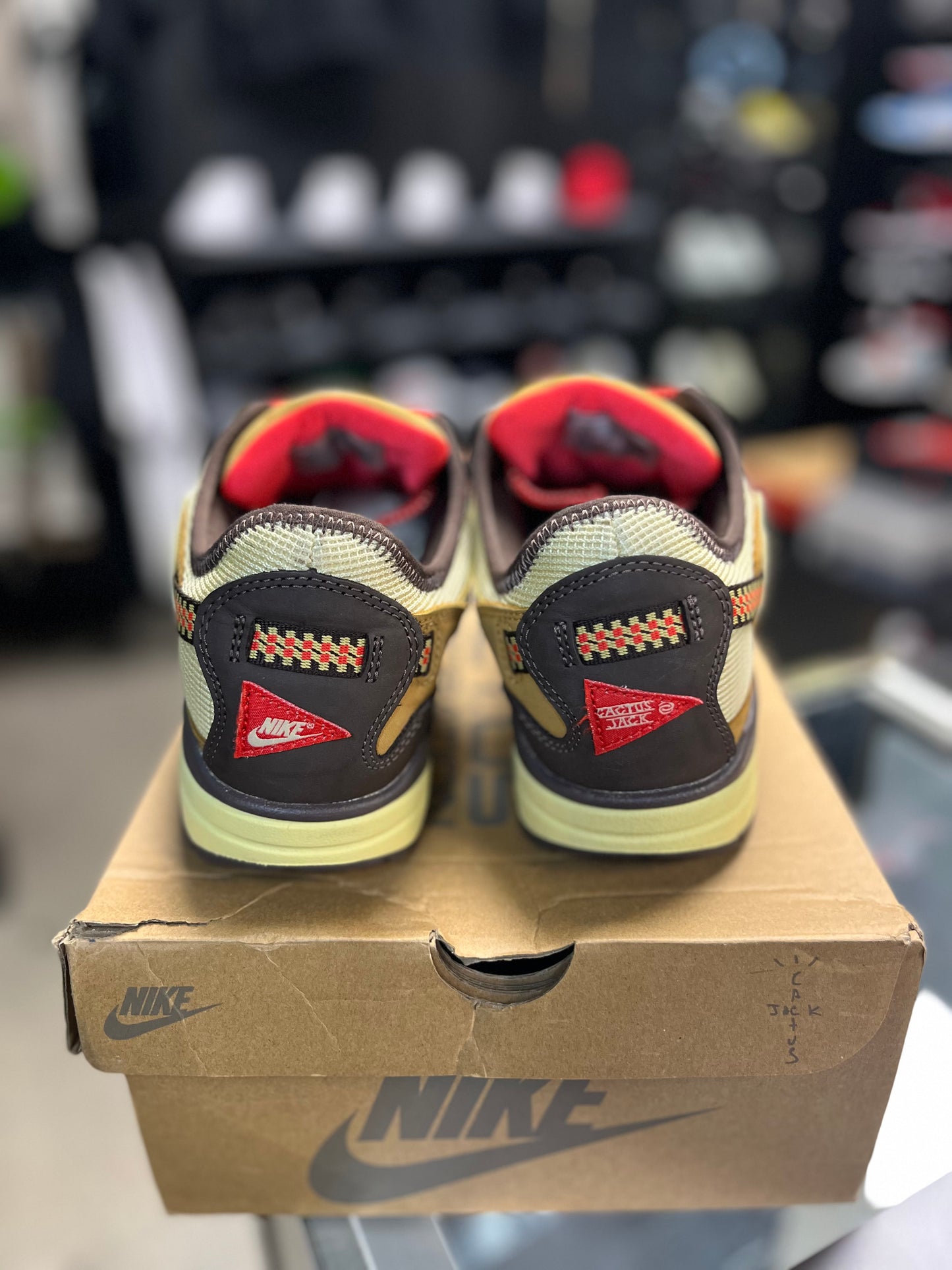 Air Max 1 x Travis Scott “Baroque Brown” Size 9