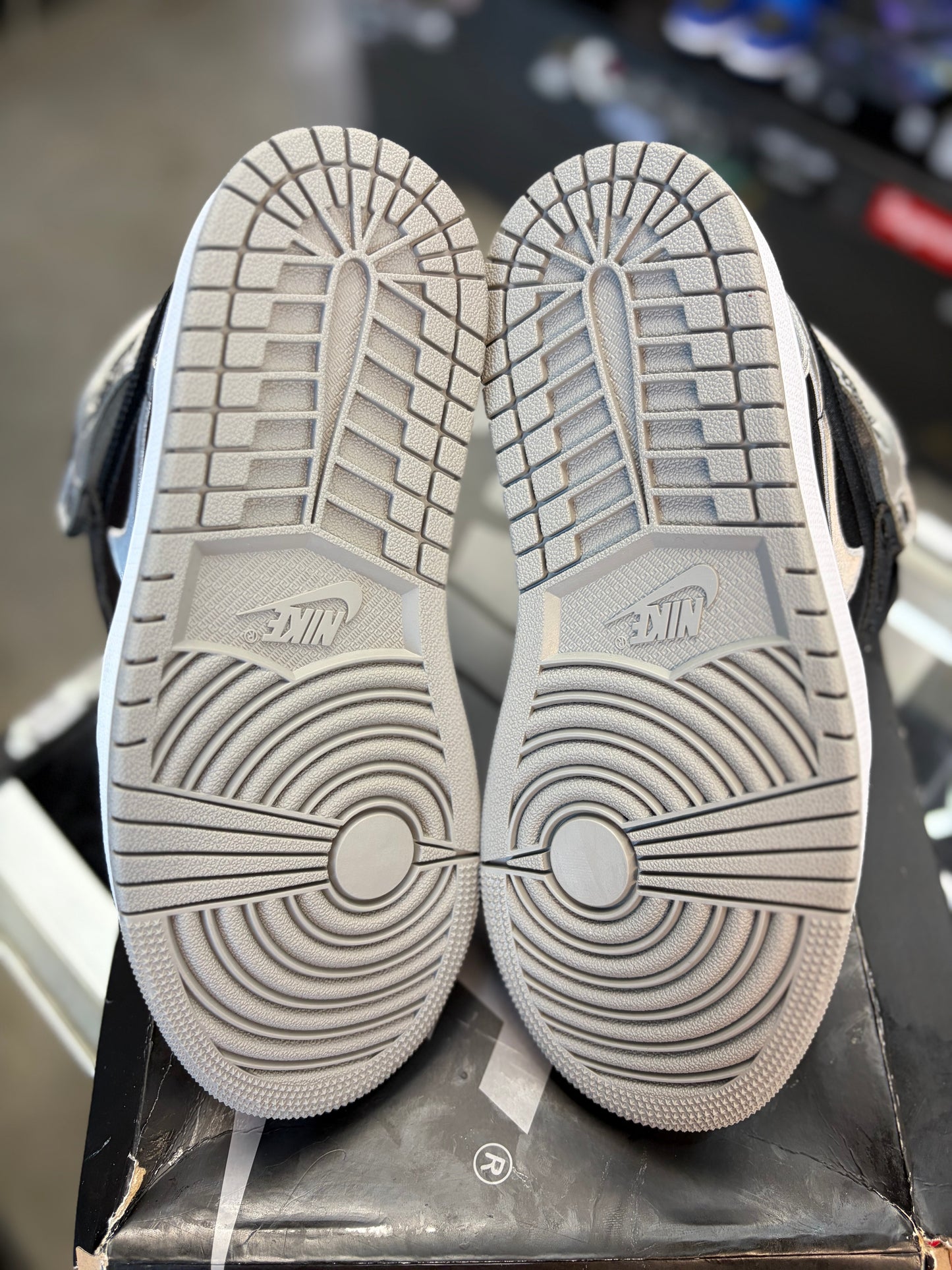 Jordan 1 “Satin Shadow” (Gs) Size 6w / 4.5y