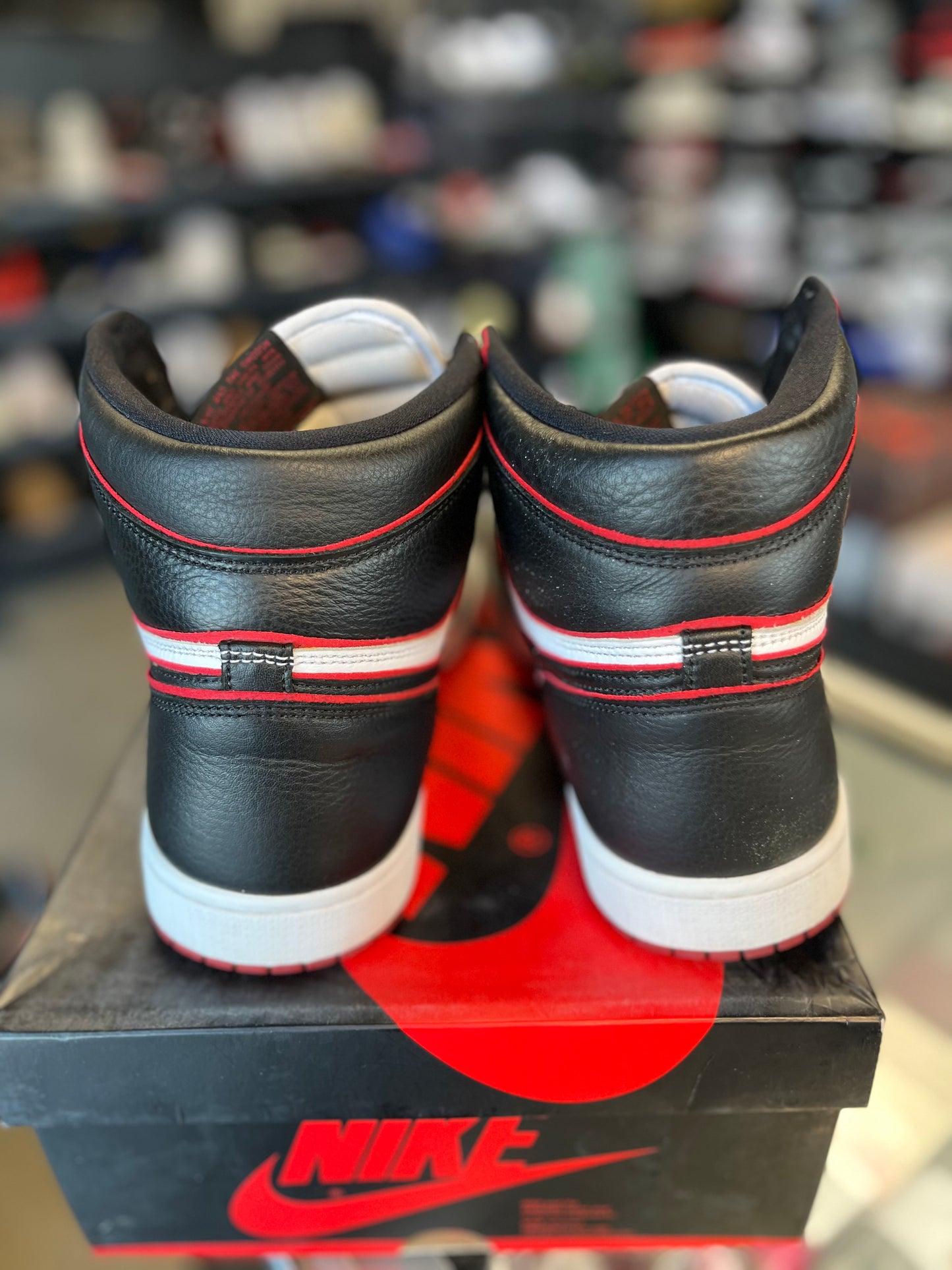 Jordan 1 “Bloodline” Size 11