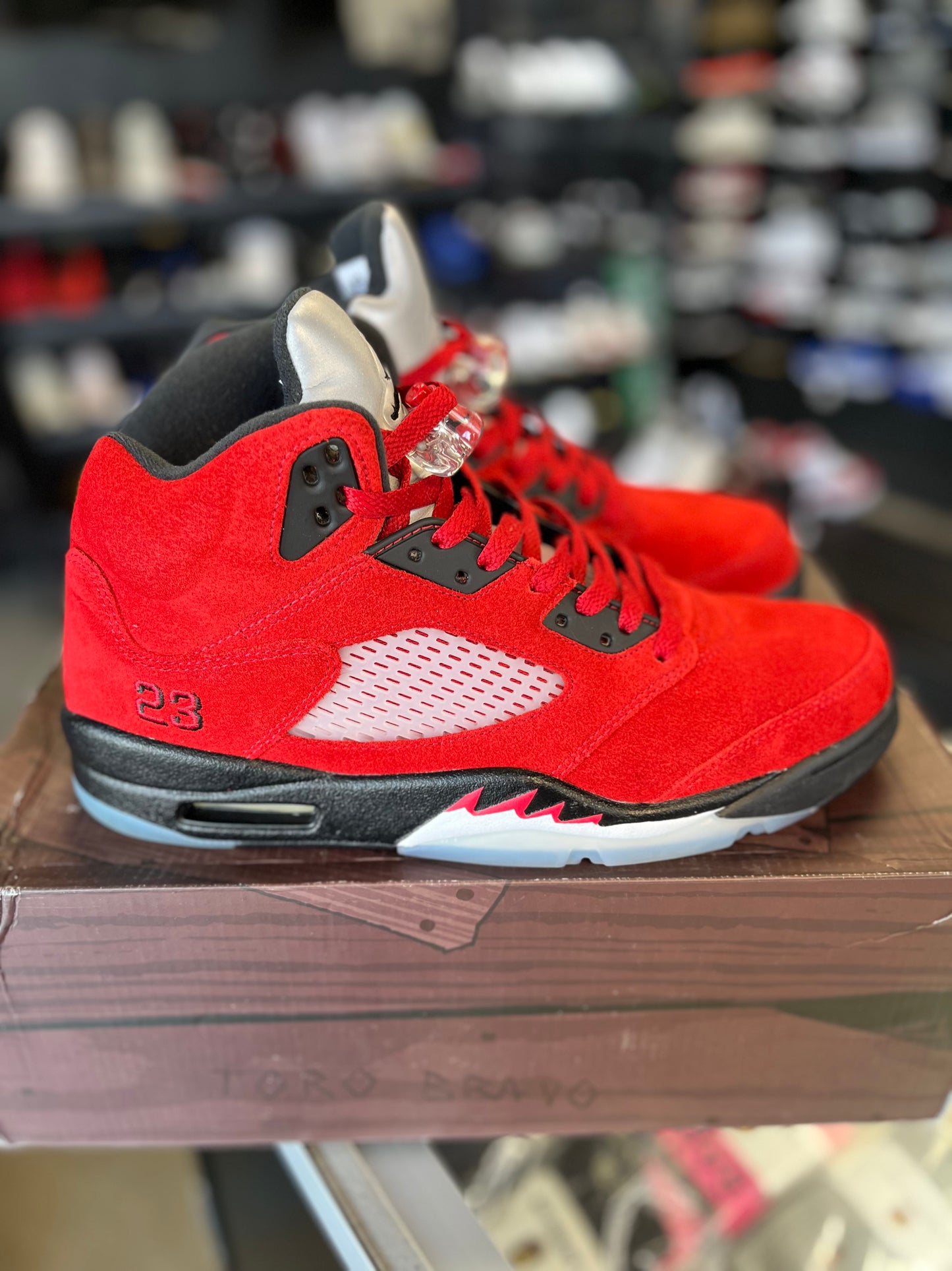 Jordan 5 “Raging Bull” Size 11