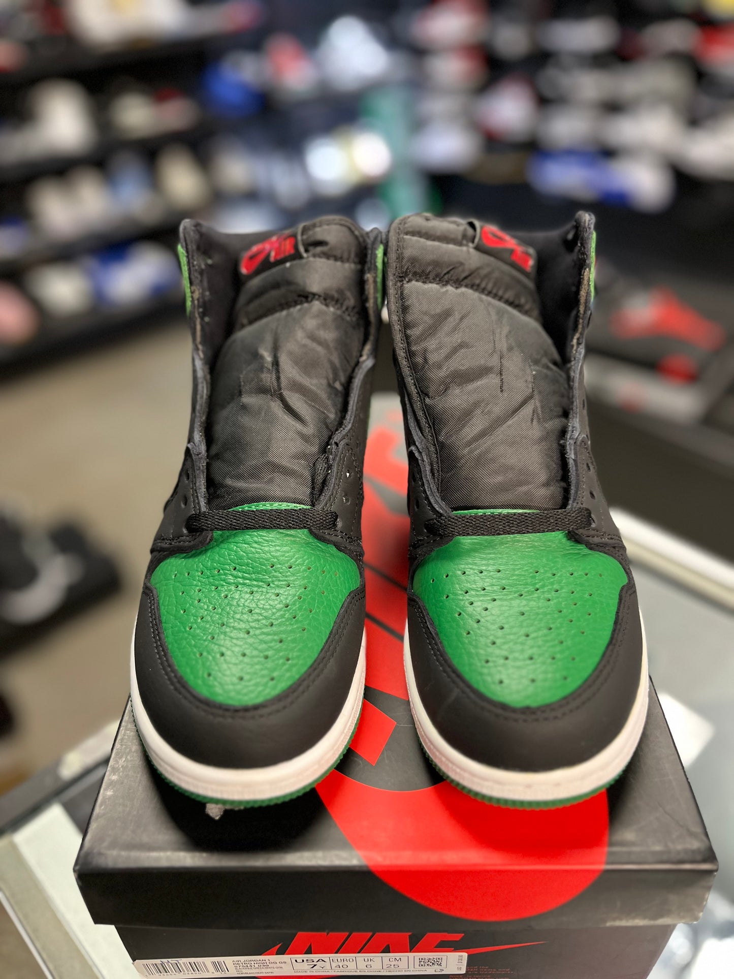 Jordan 1 “Pine Green 2.0” (Gs) Size 7y/8.5w