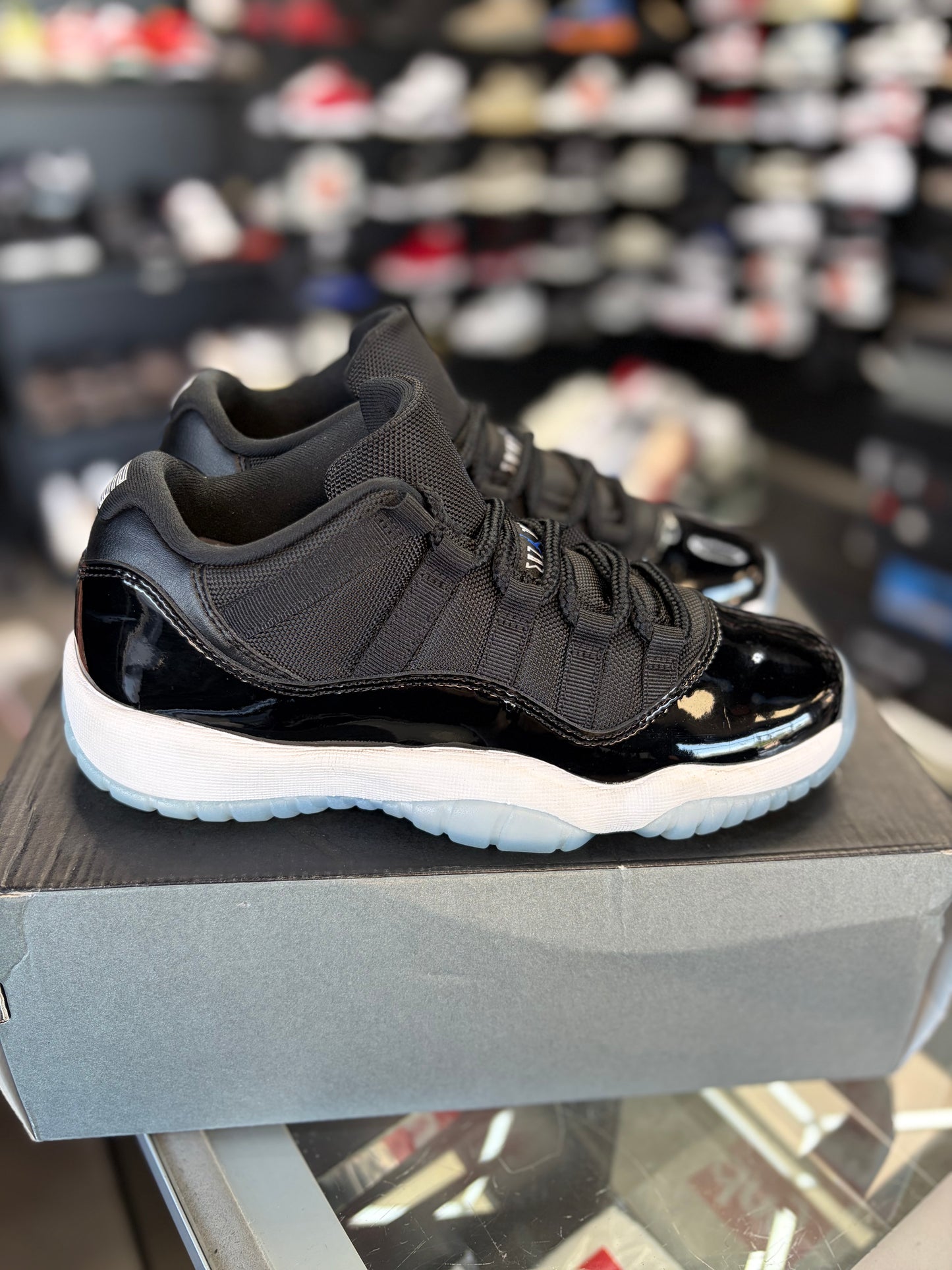 Jordan 11 Low “SPACEJAM” (Gs) Size  6y/7.5w