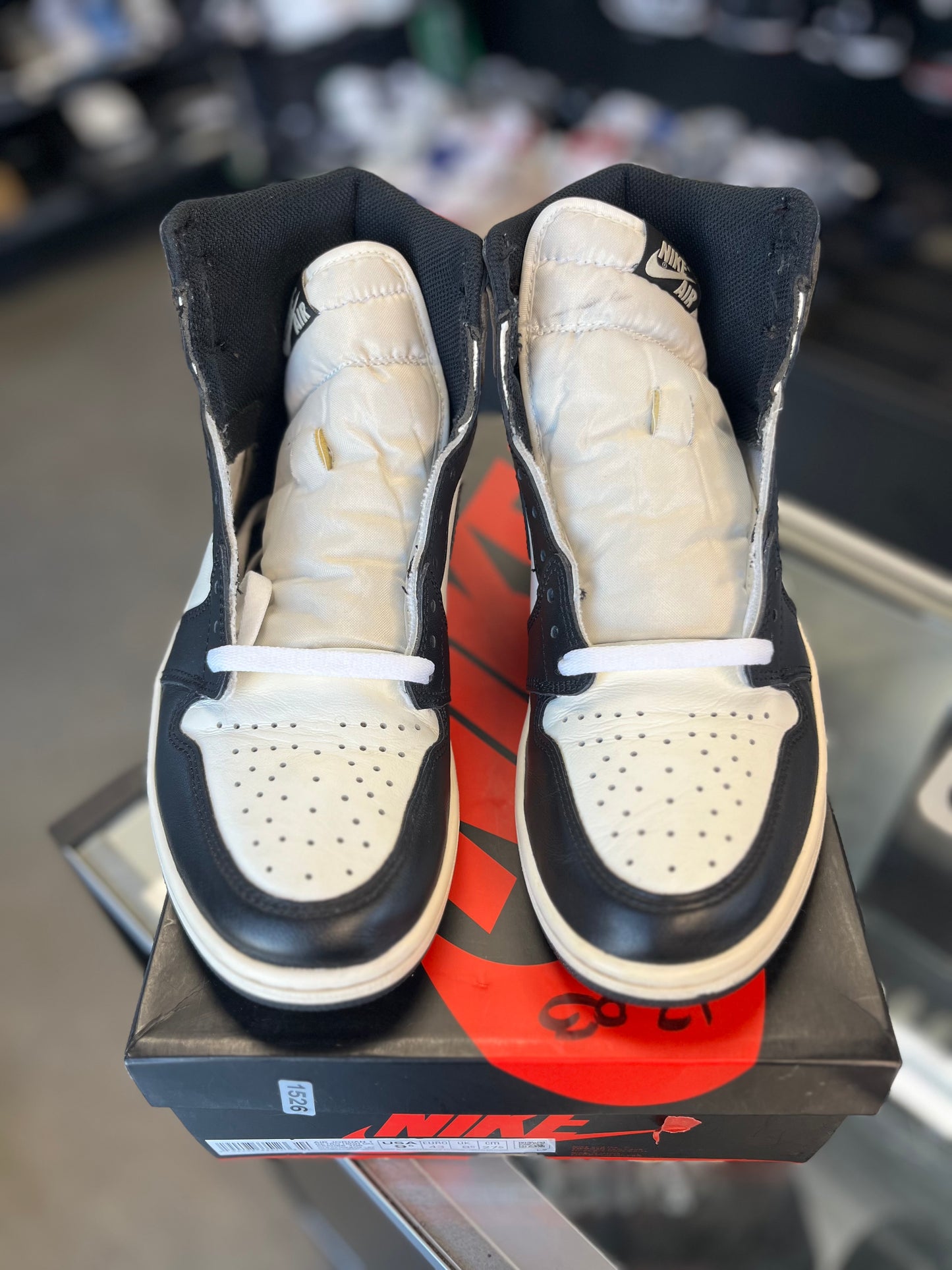 Jordan 1 “Mocha” Size 9.5